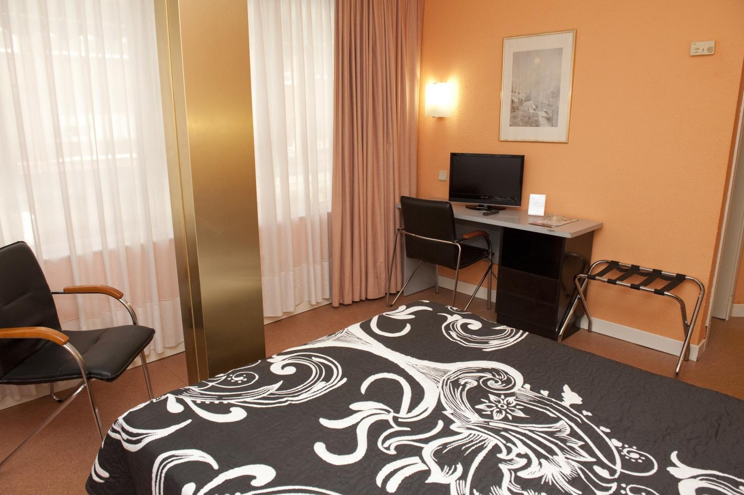 Double Room - Photo 12