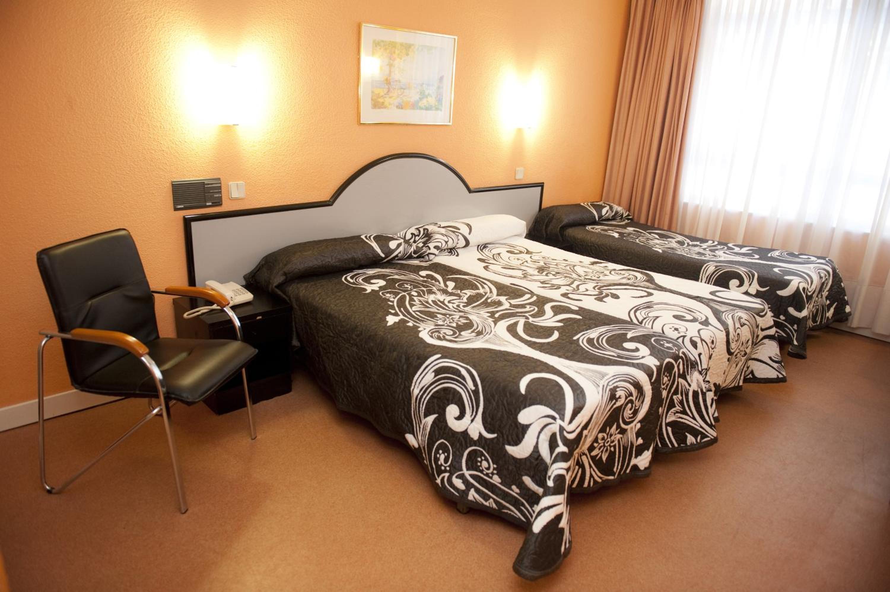 Triple Room - Photo 9