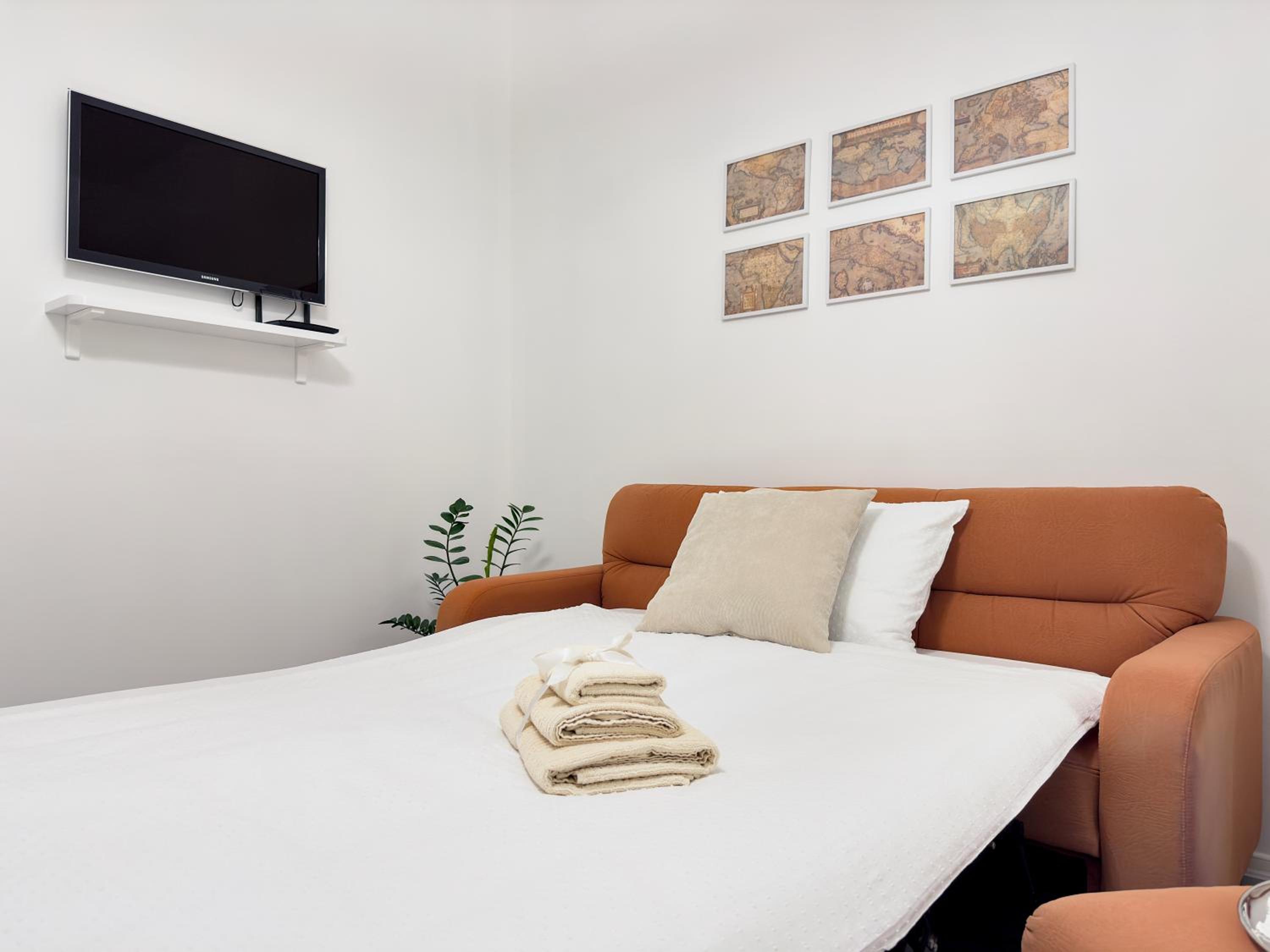 Two-Bedroom Apartment with Balcony photo 2