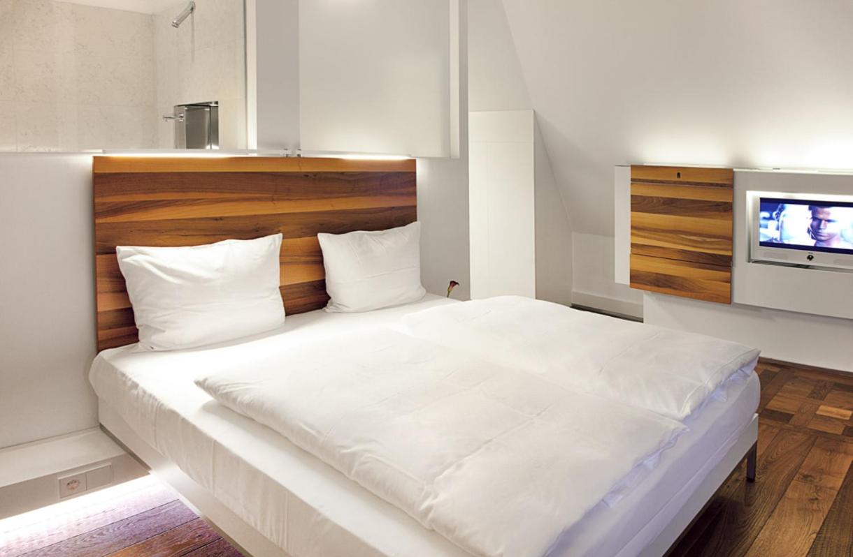 Superior Larger King Room with Courtyard and Shower - Photo 4