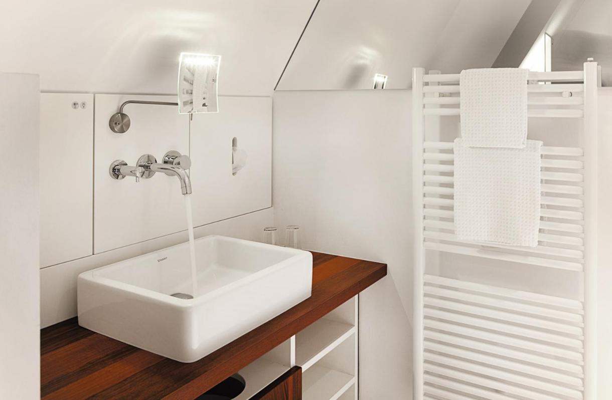 Superior Larger King Room with Courtyard and Shower - Photo 5