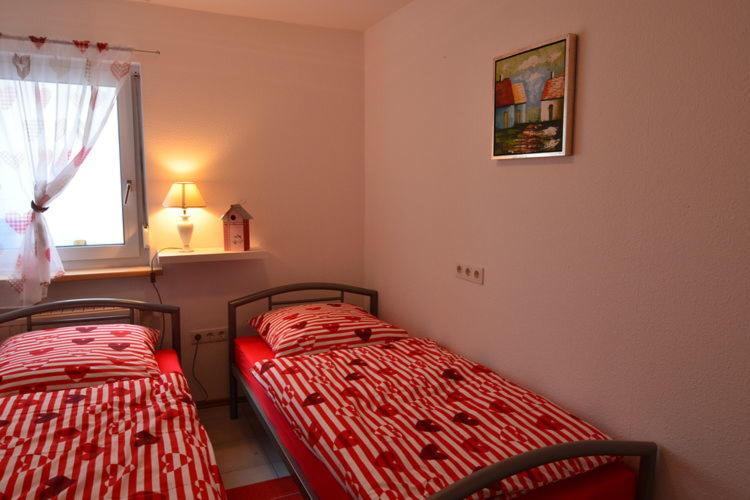 Five-Bedroom House photo 2