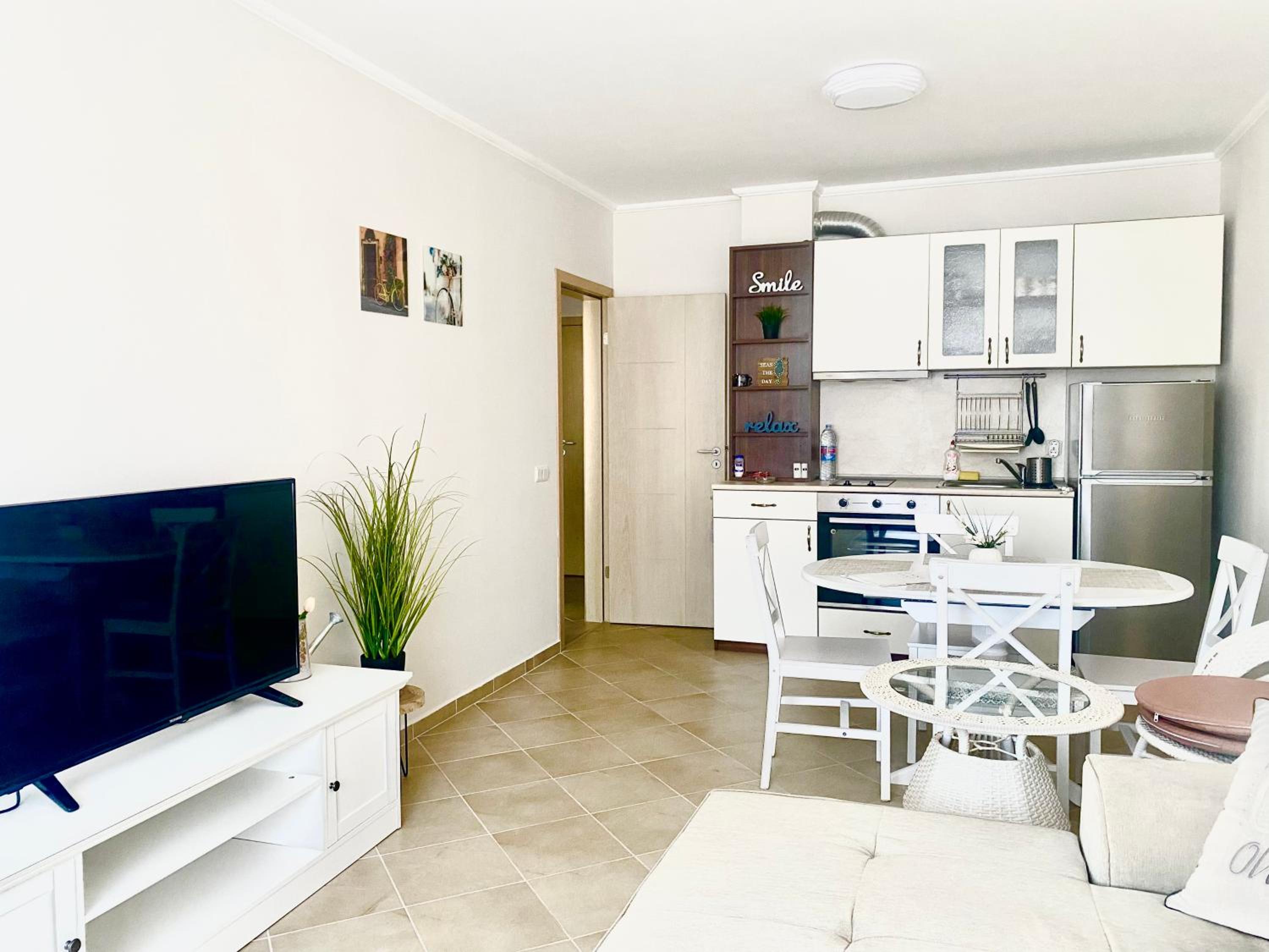 One-Bedroom Apartment photo 3