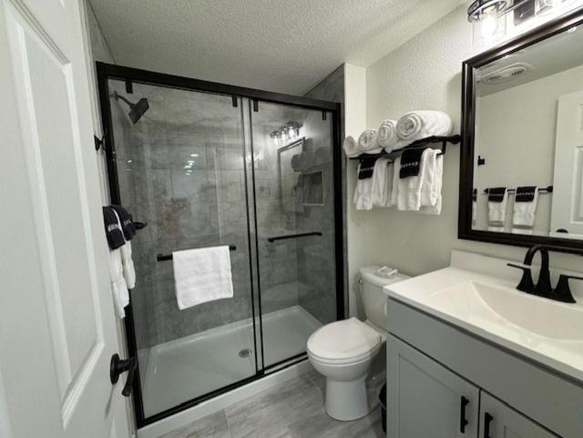 Private Lakefront Cabin photo 2