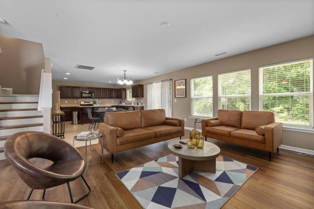 Four-Bedroom House photo 2