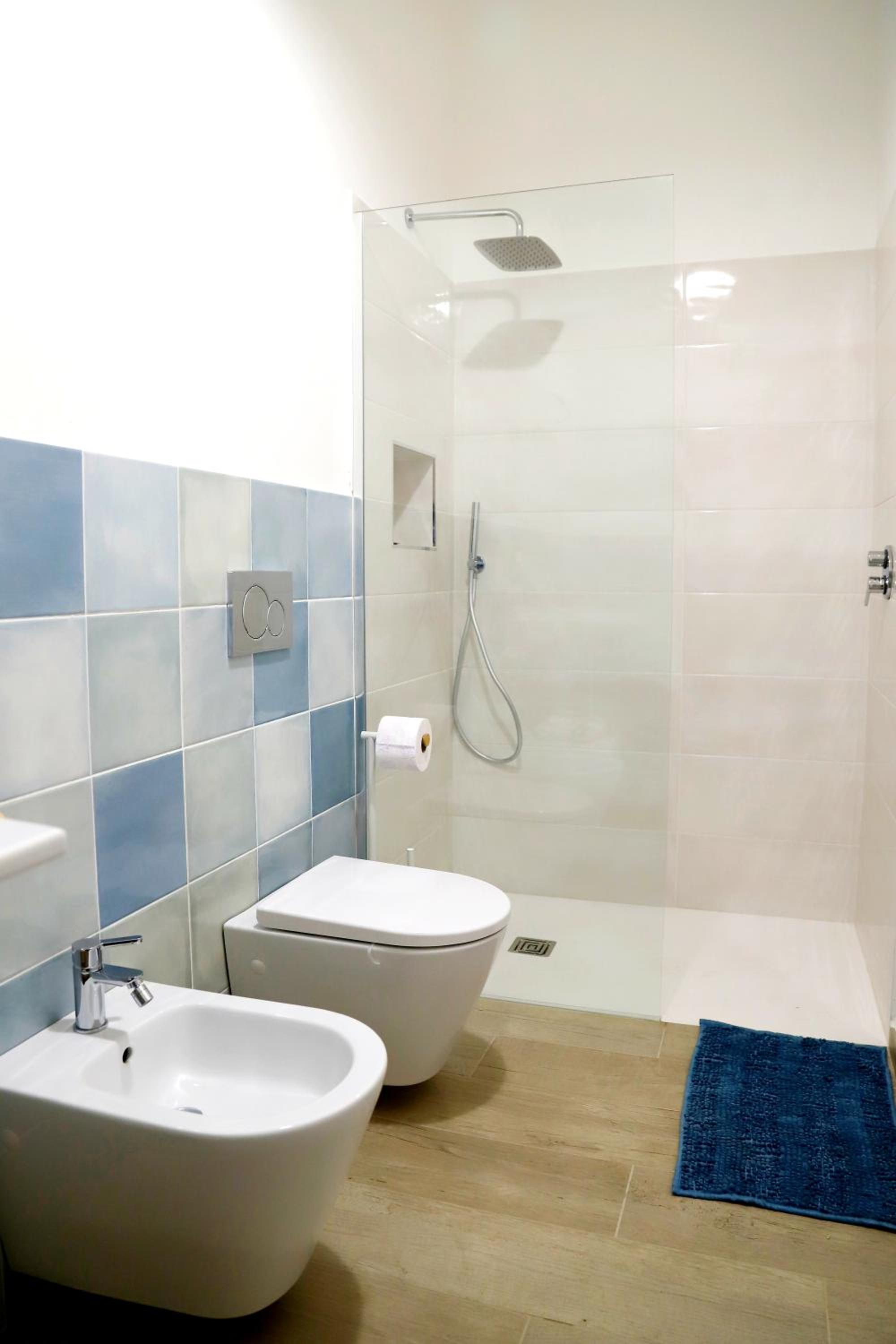 Double or Twin Room with Private Bathroom photo 3