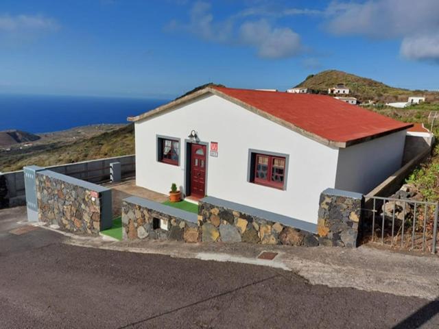 Three-Bedroom House photo 2