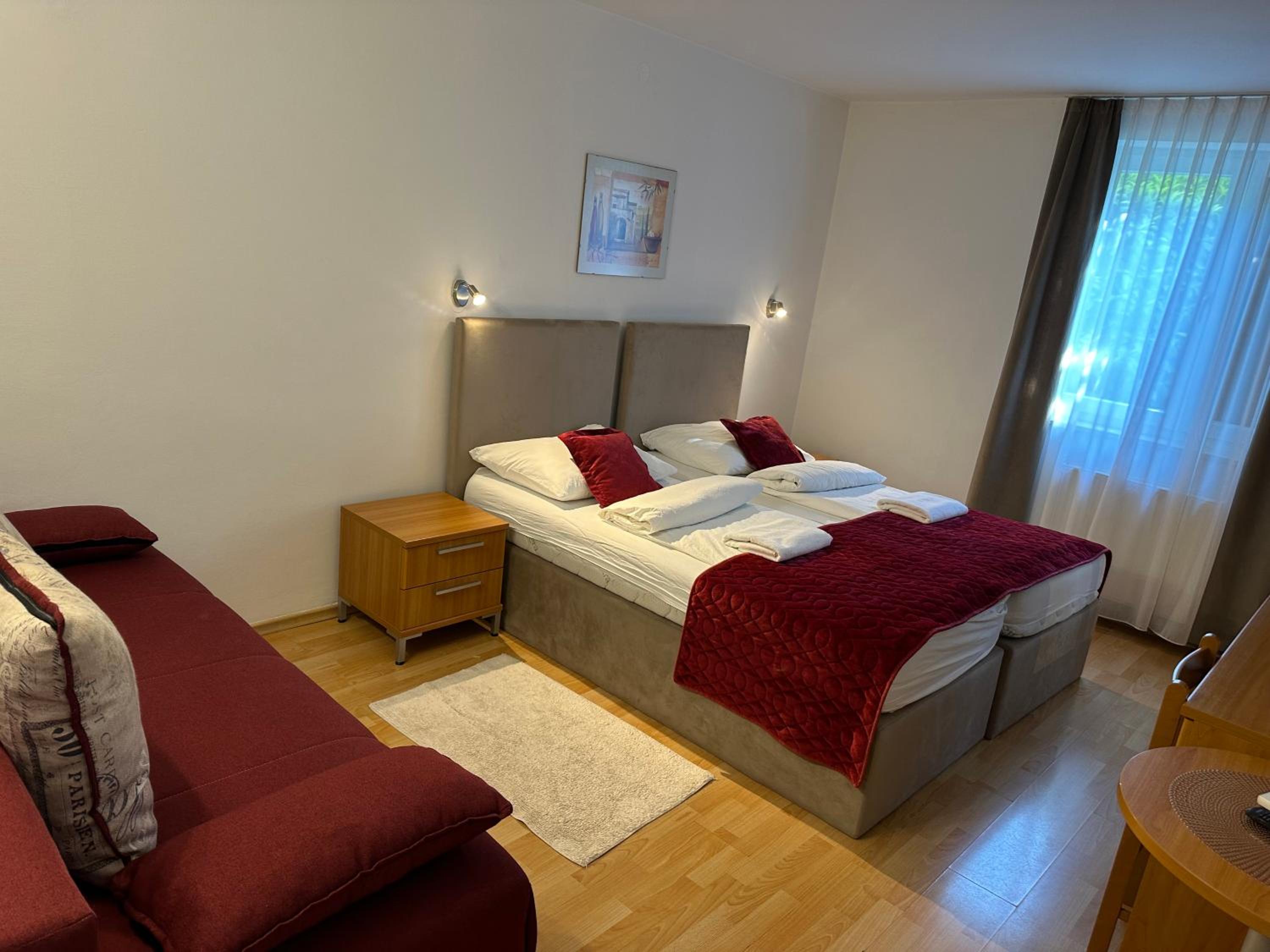 Classic Quadruple Room - Photo 1
