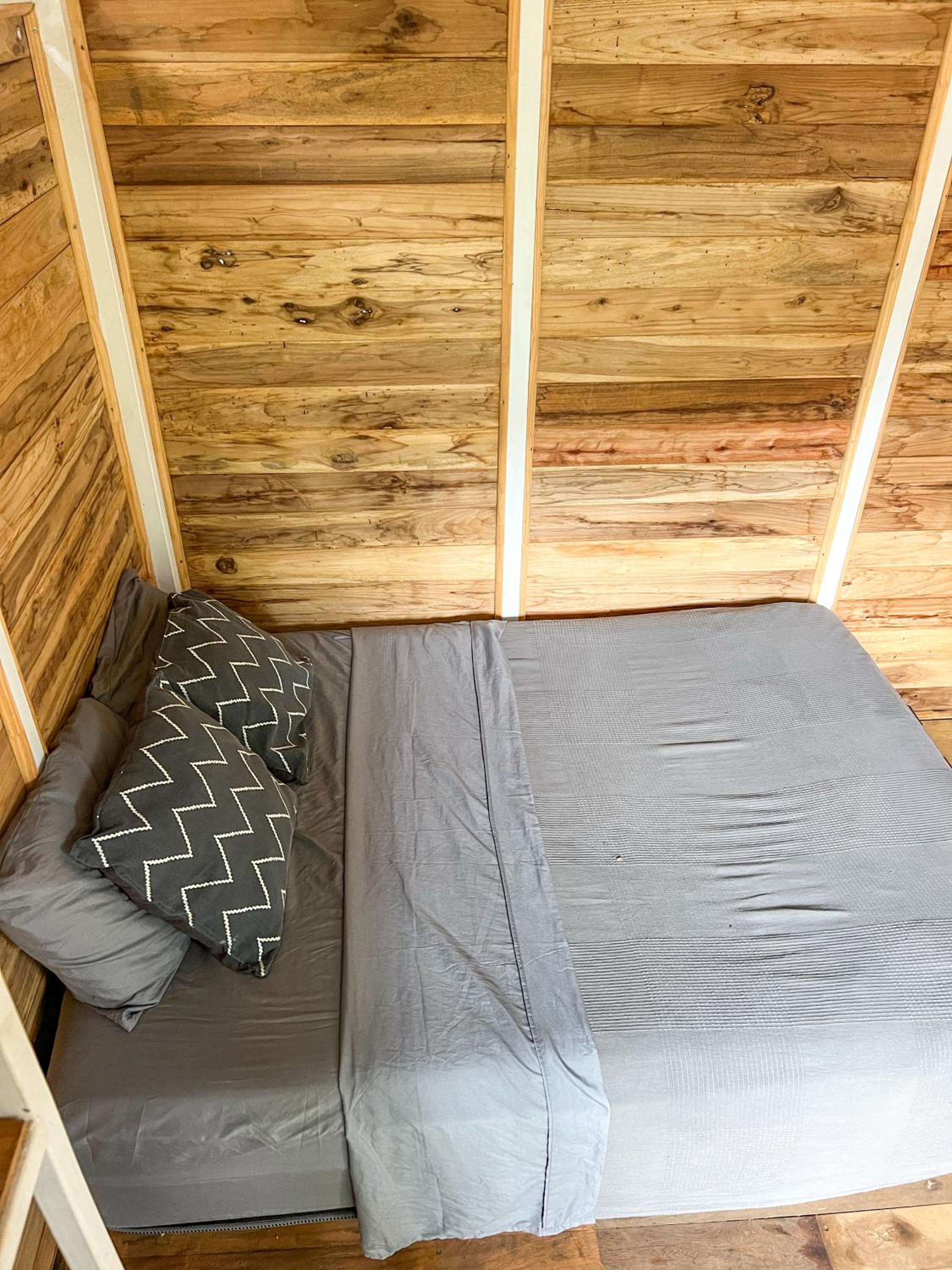Double Room with Shared Bathroom photo 2