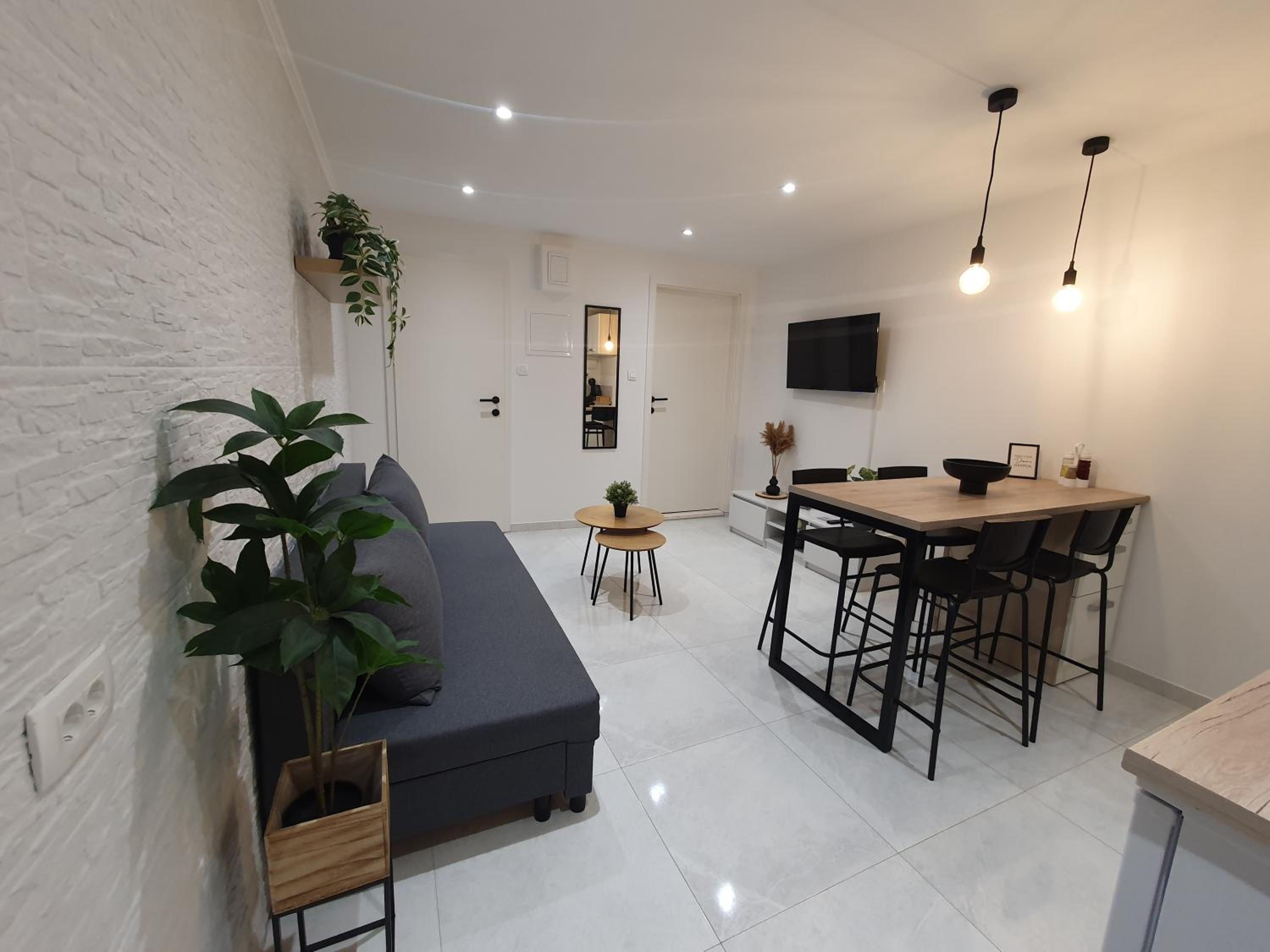 One-Bedroom Apartment