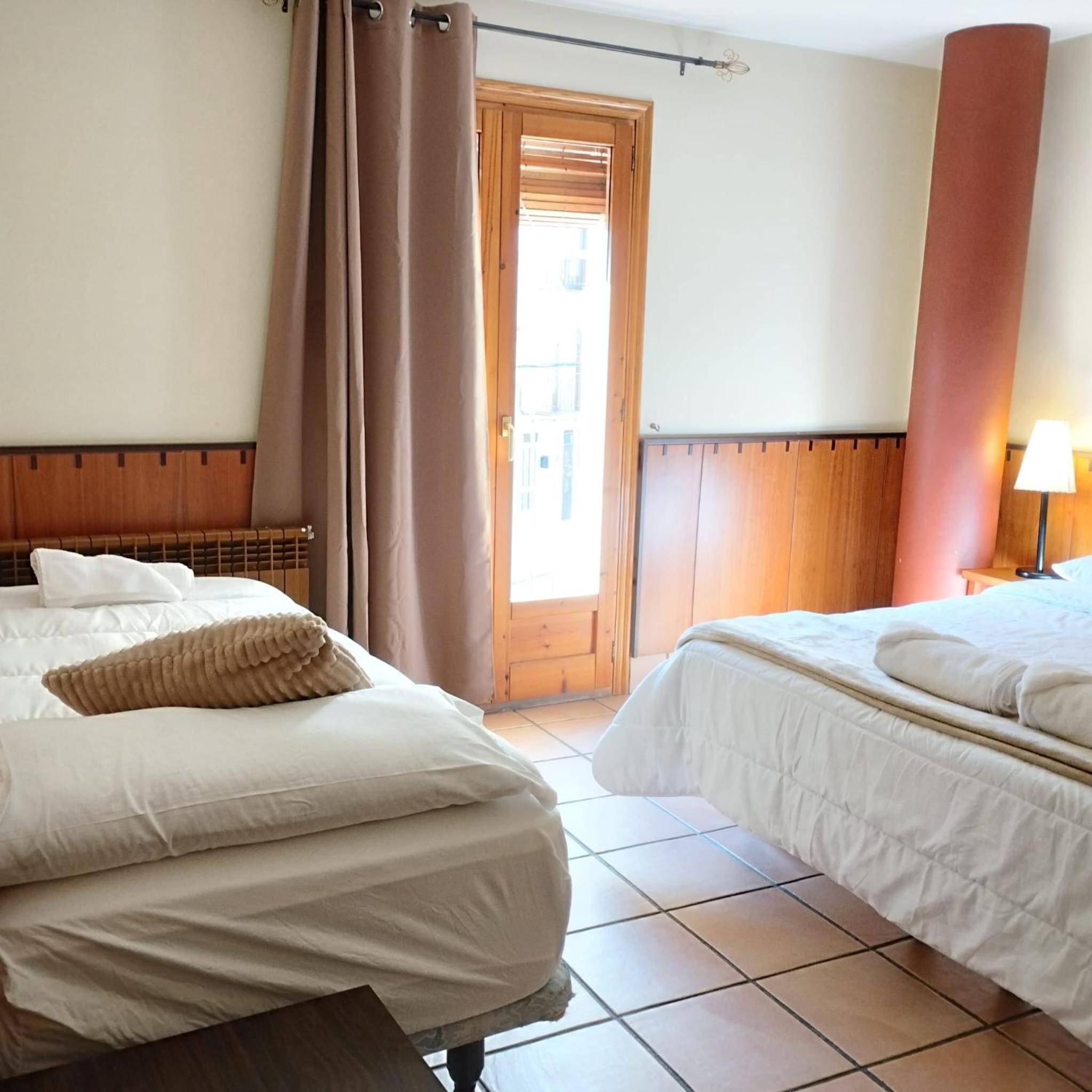 Quadruple Room with Private Bathroom photo 2