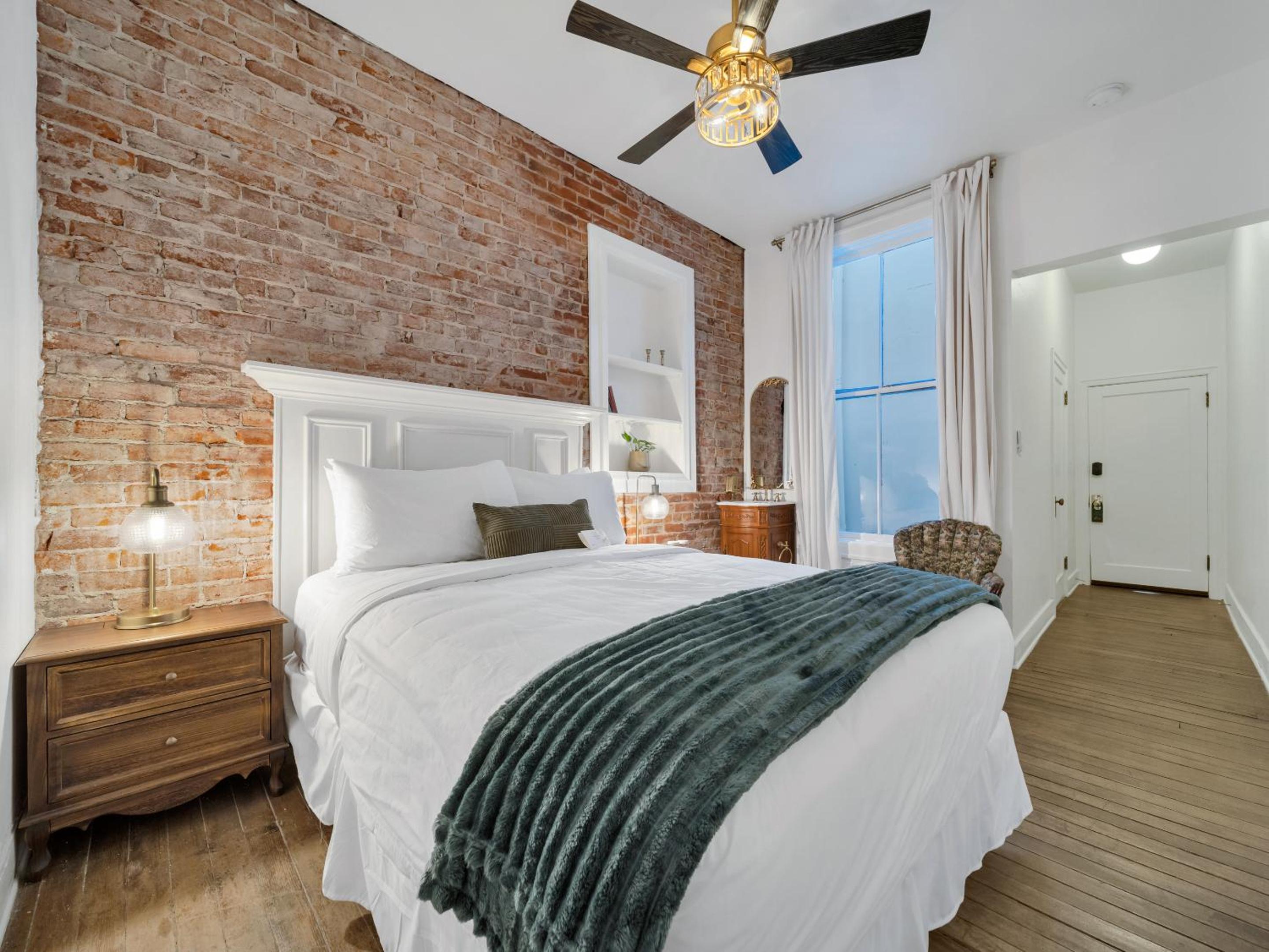 Deluxe Queen Room