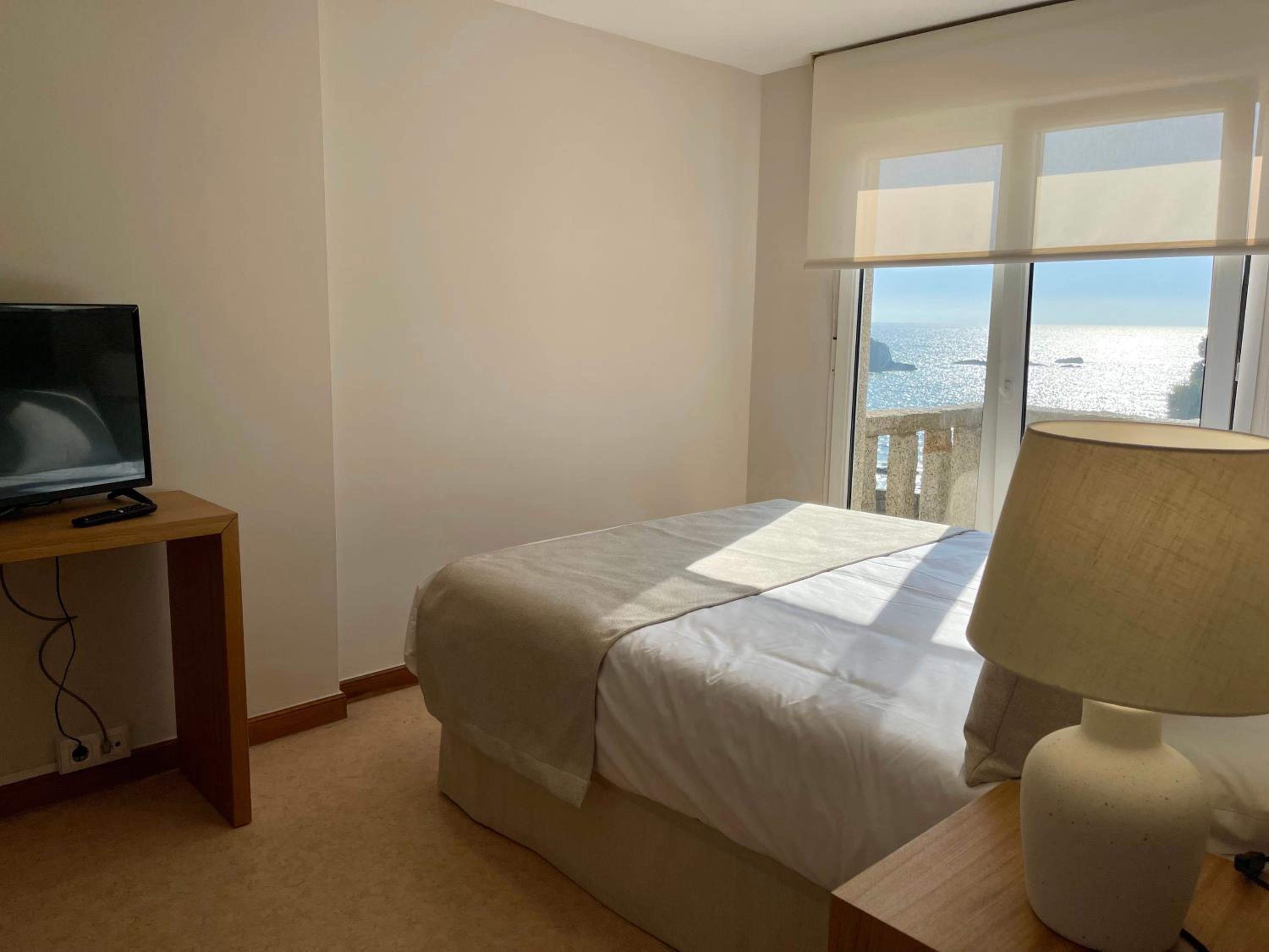 Three-Bedroom Apartment with Sea View photo 3