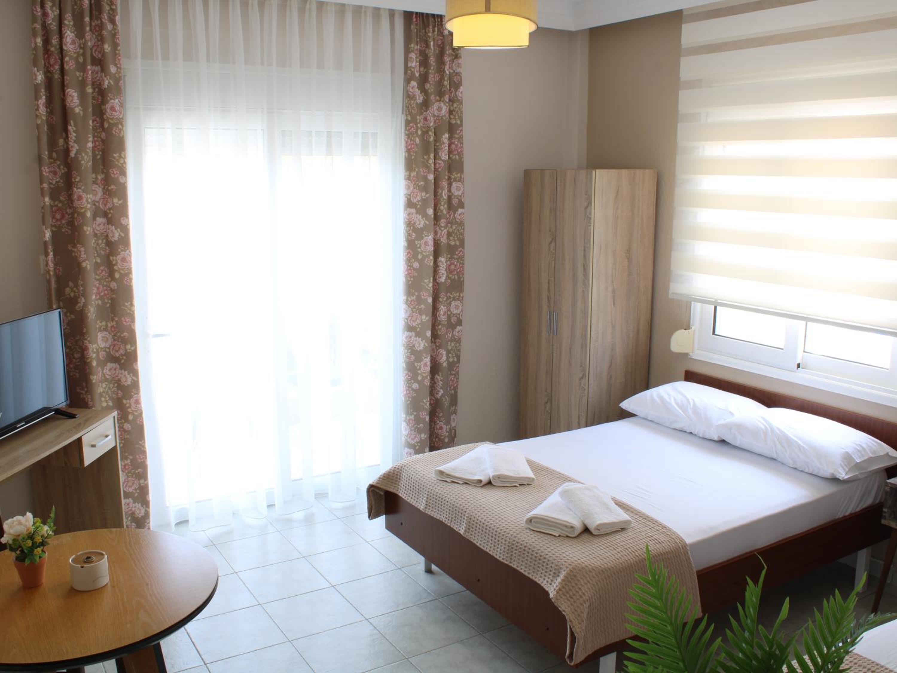 Deluxe Double Room with Balcony and Sea View