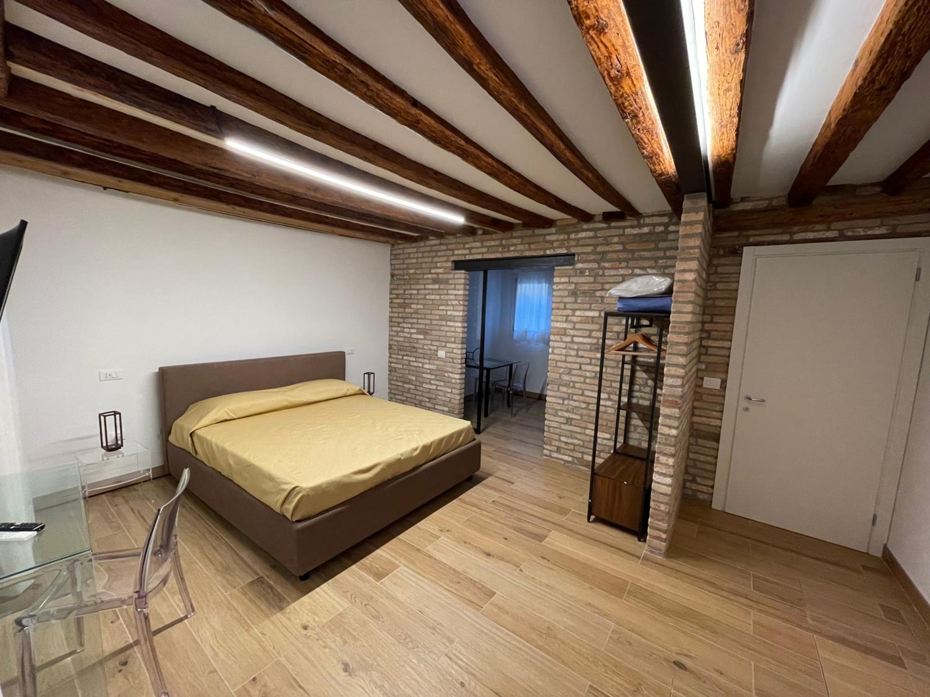 One-Bedroom Apartment photo 1