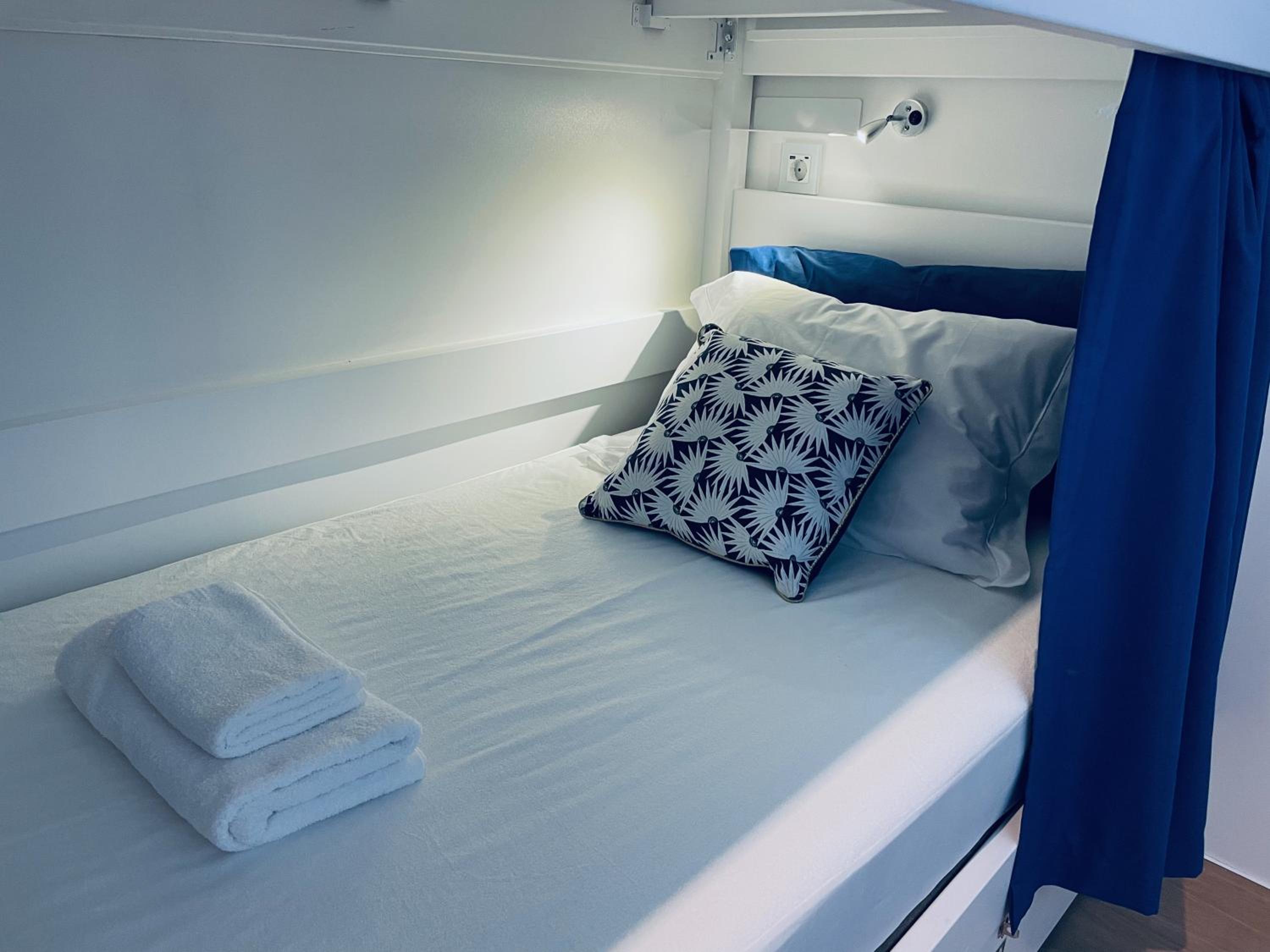 Bed in 6-Bed Mixed Dormitory Room photo 2