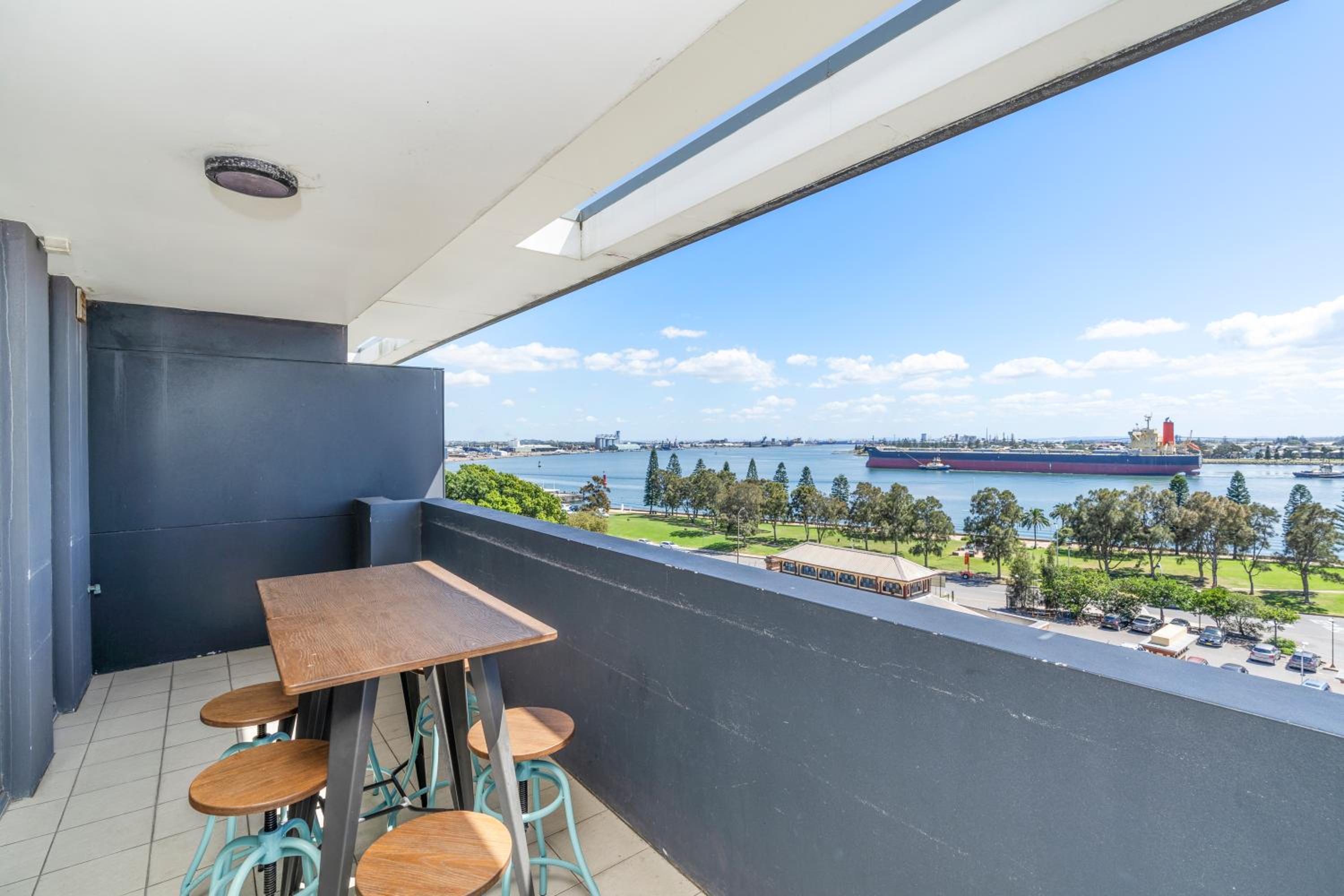 Large Two-Bedroom Two-Bathroom with Harbor View and Balcony photo 2