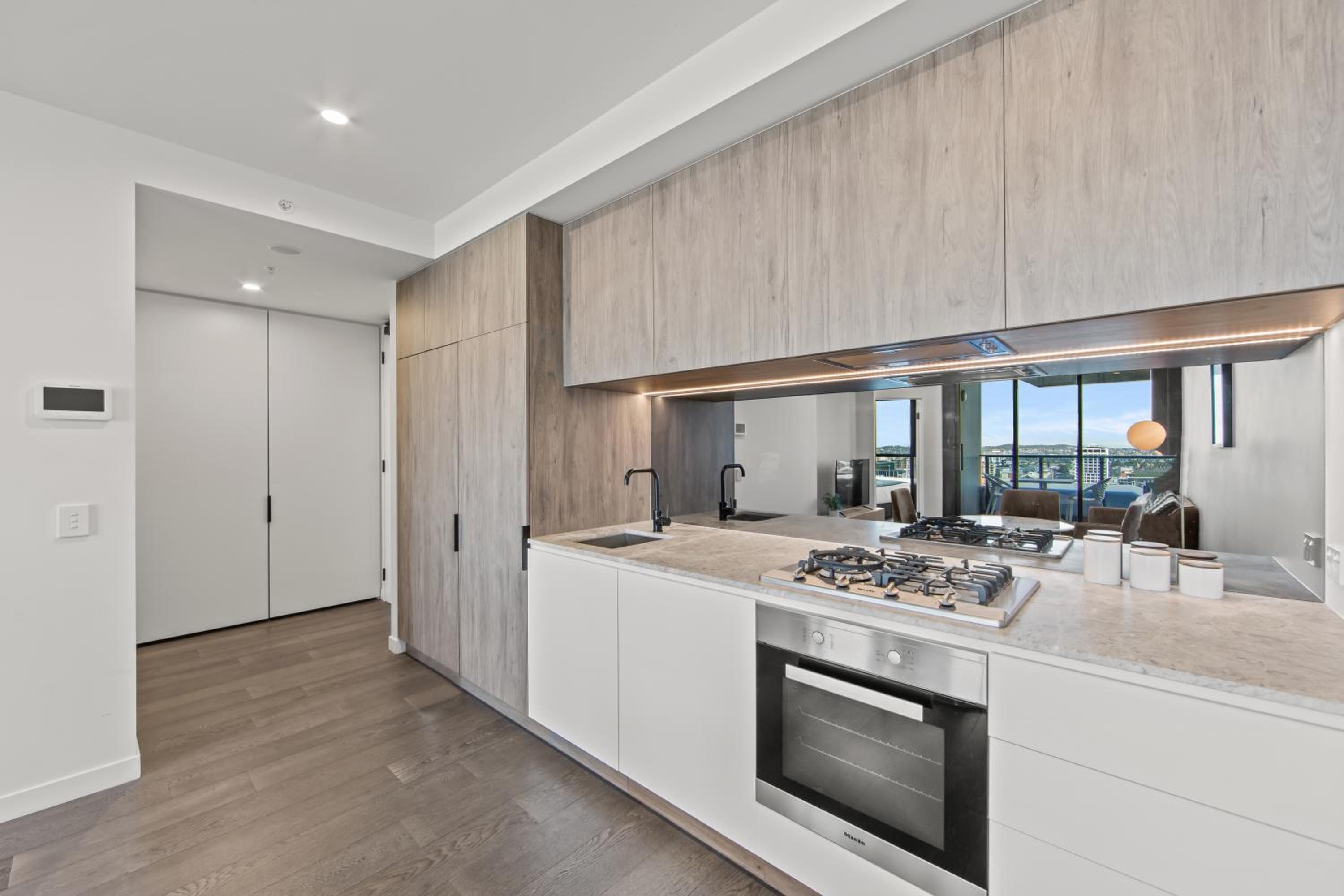 One Bedroom Apartment - Photo 6