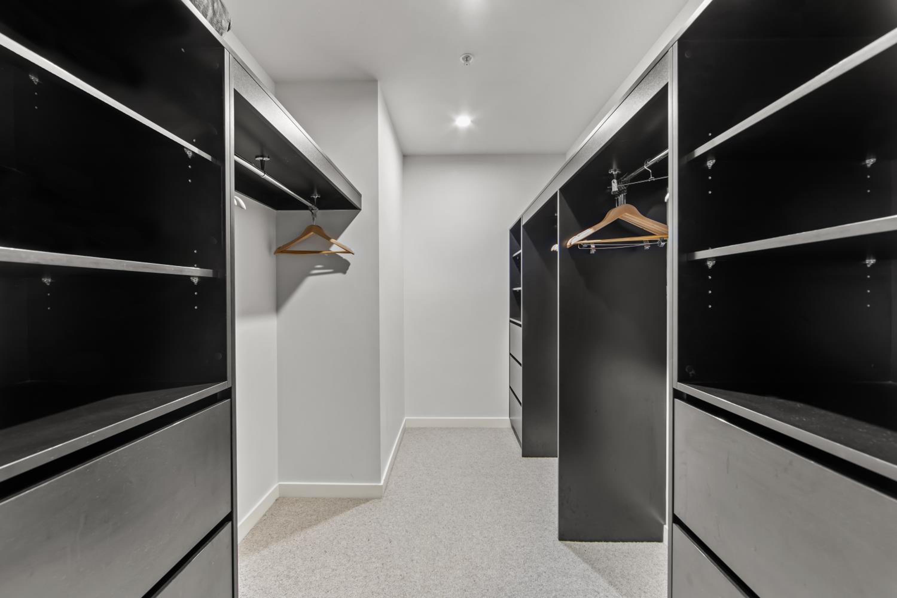 Three Bedroom Two Bathroom Apartment - Photo 3