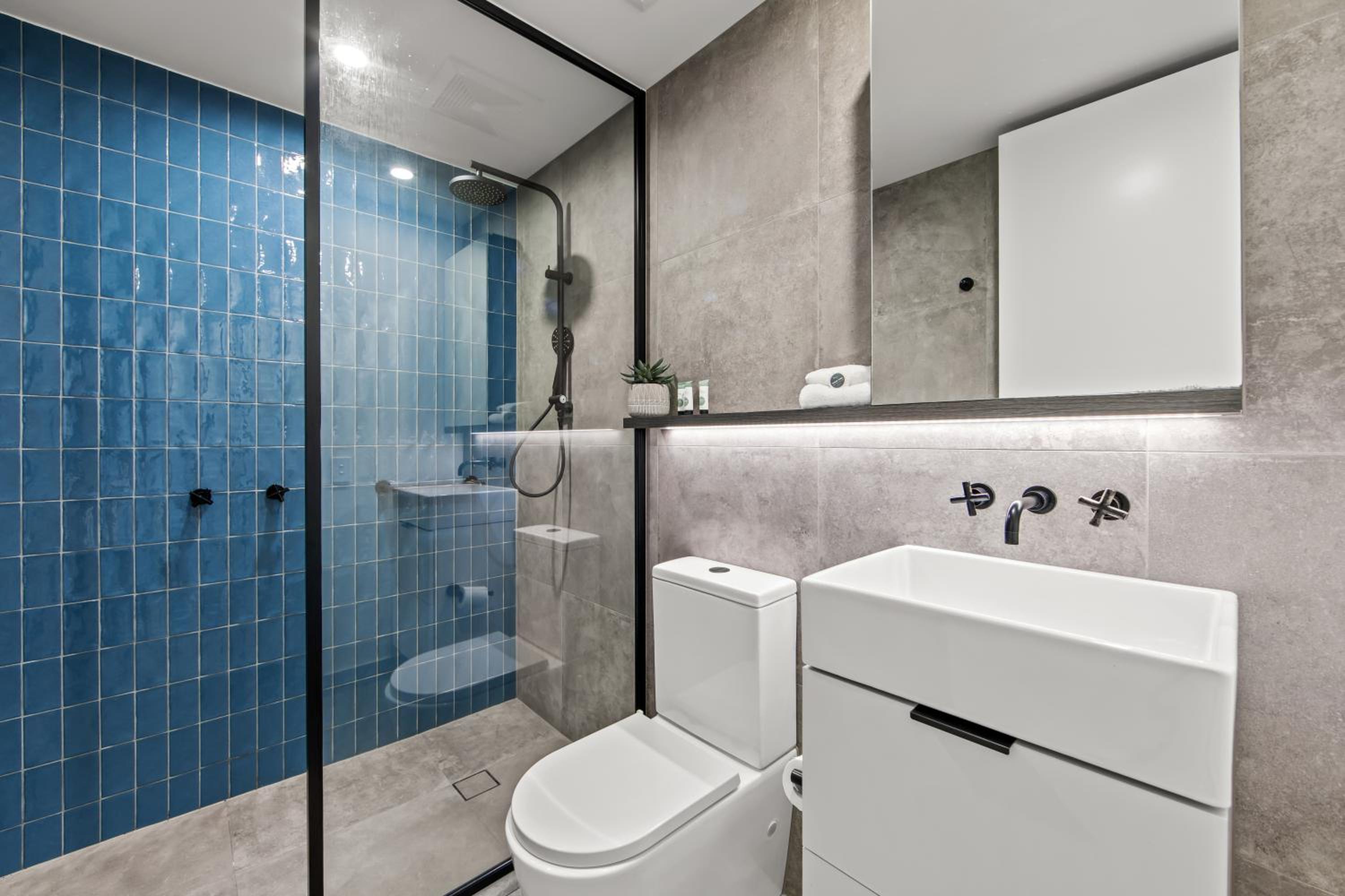 Three Bedroom Two Bathroom Apartment - Photo 7