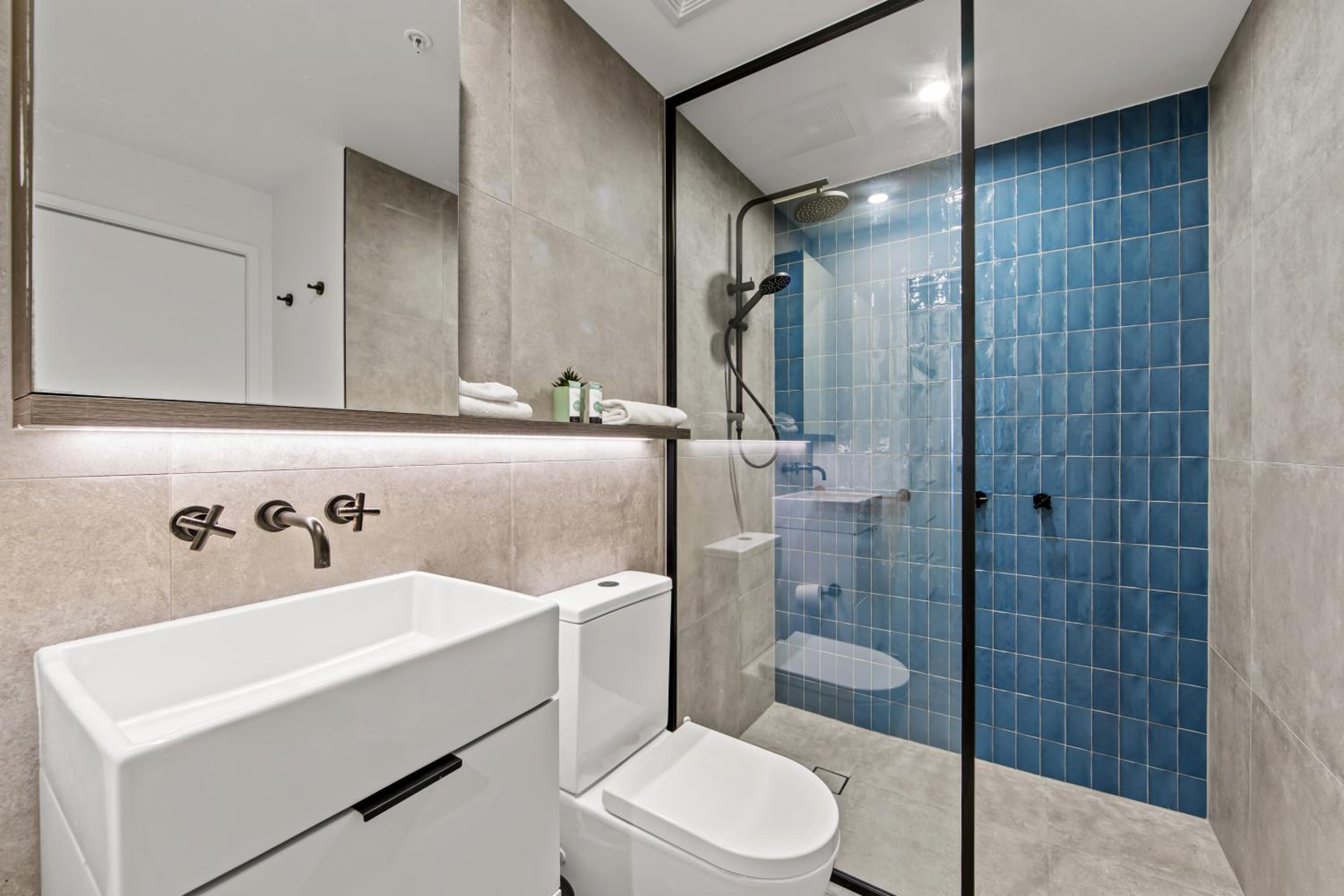 Two Bedroom One Bathroom Apartment - Photo 4