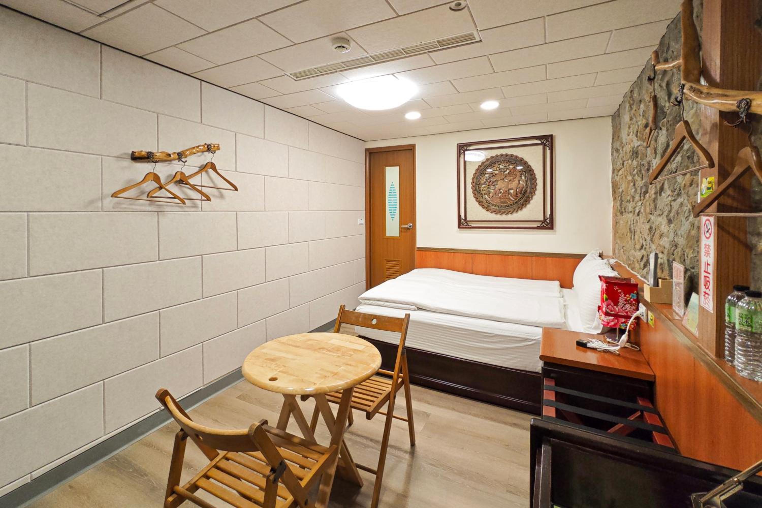 Standard Double Room - Photo 13