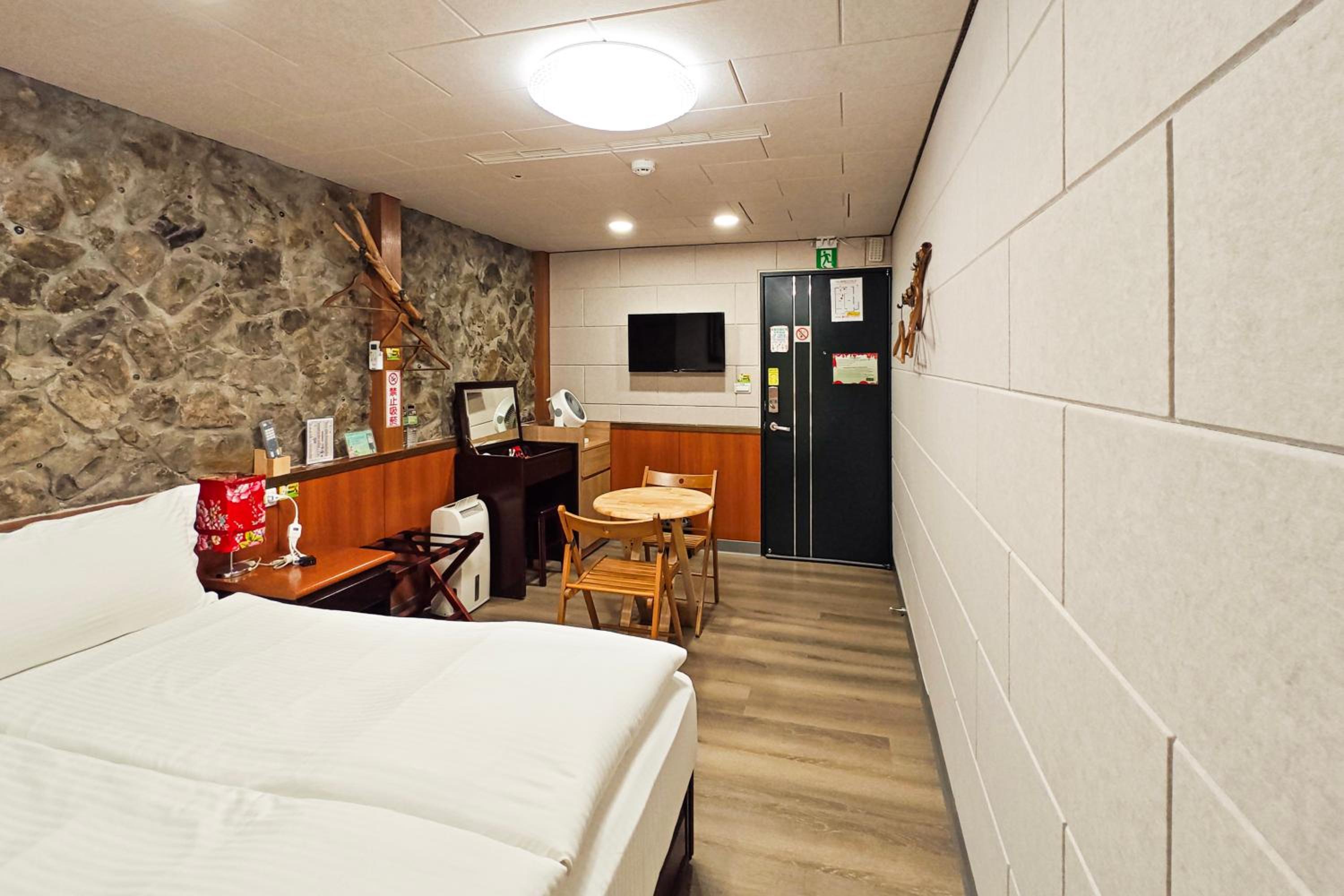 Standard Double Room - Photo 3
