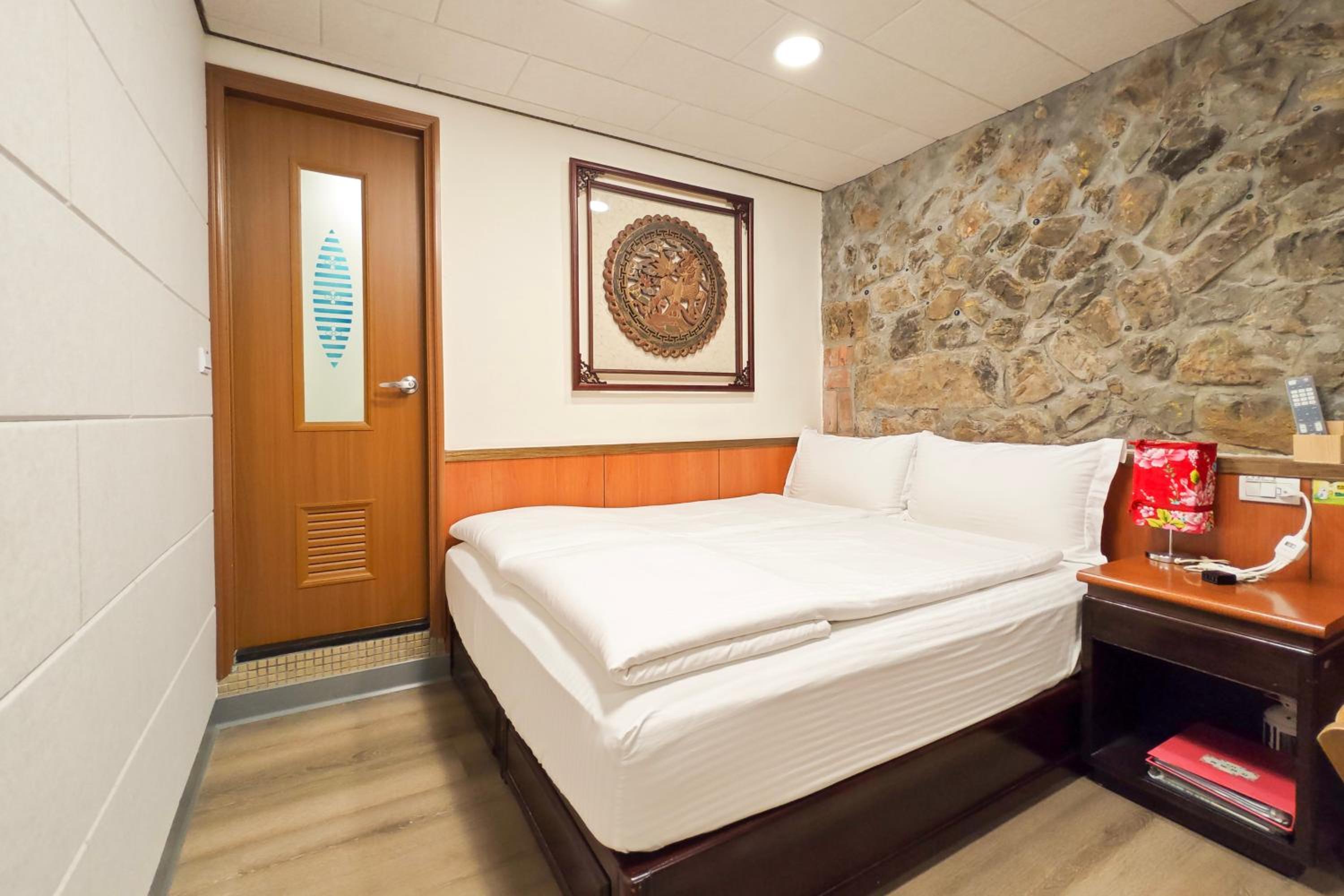 Standard Double Room - Photo 10