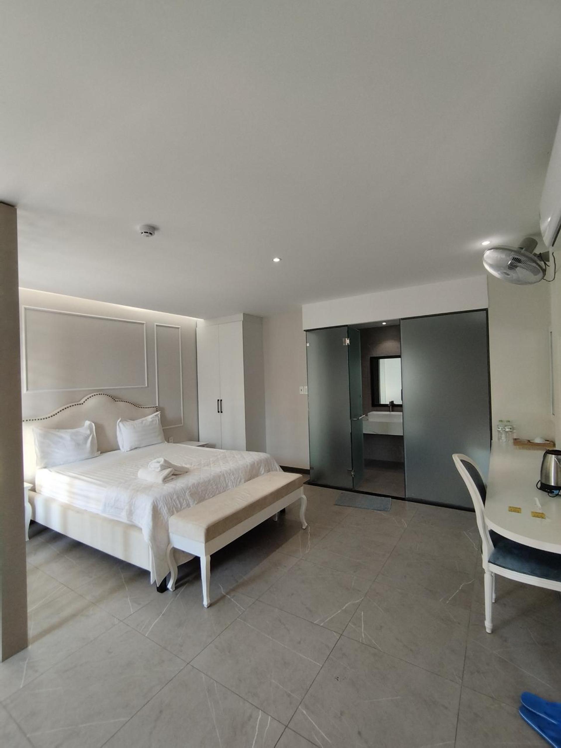 Deluxe Double Room with Bath photo 2