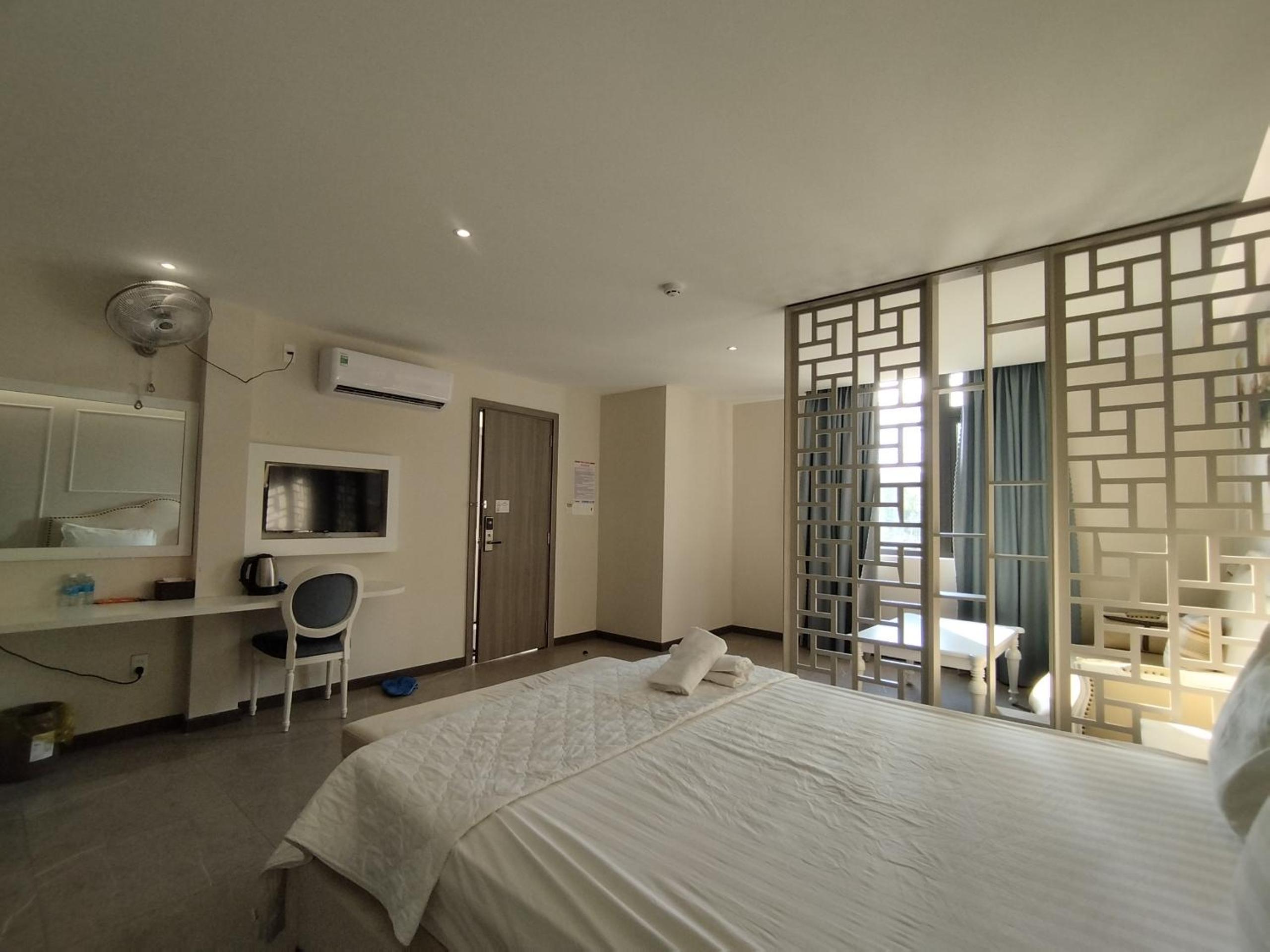 Deluxe Double Room with Bath photo 3
