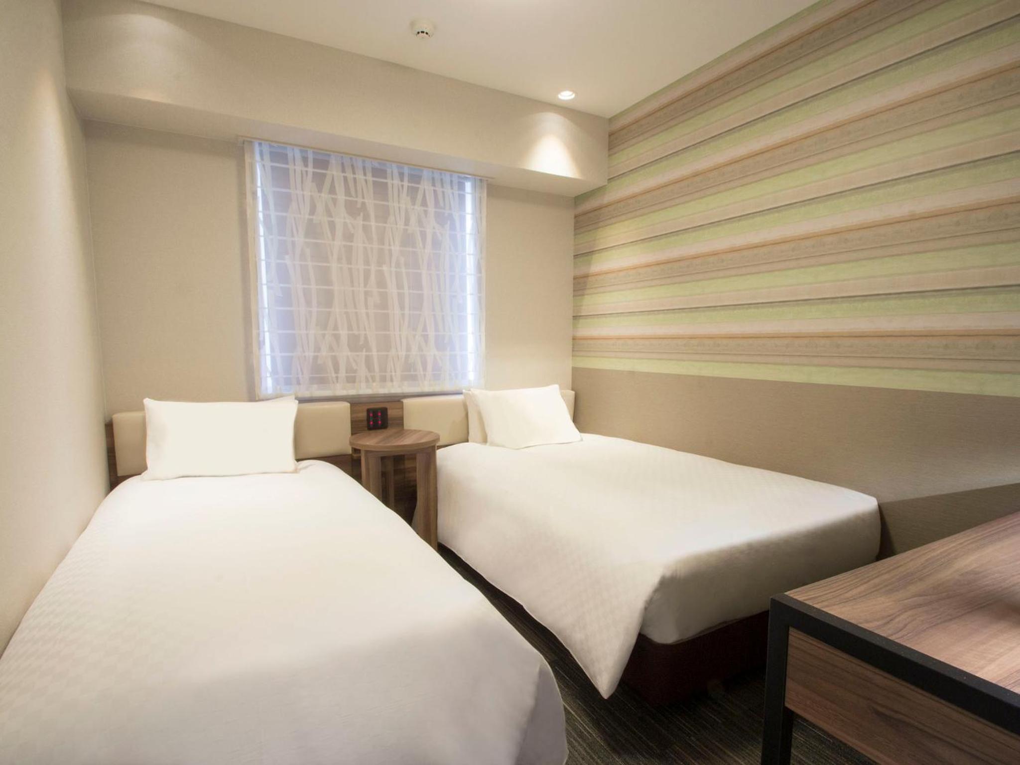 Economy Twin Room - Non-Smoking photo 3