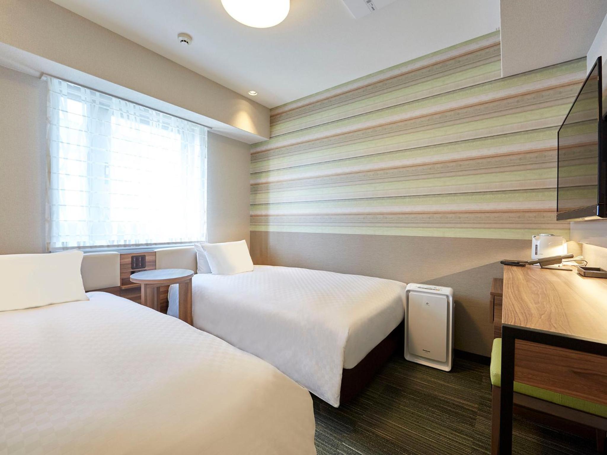 Economy Twin Room - Non-Smoking photo 2