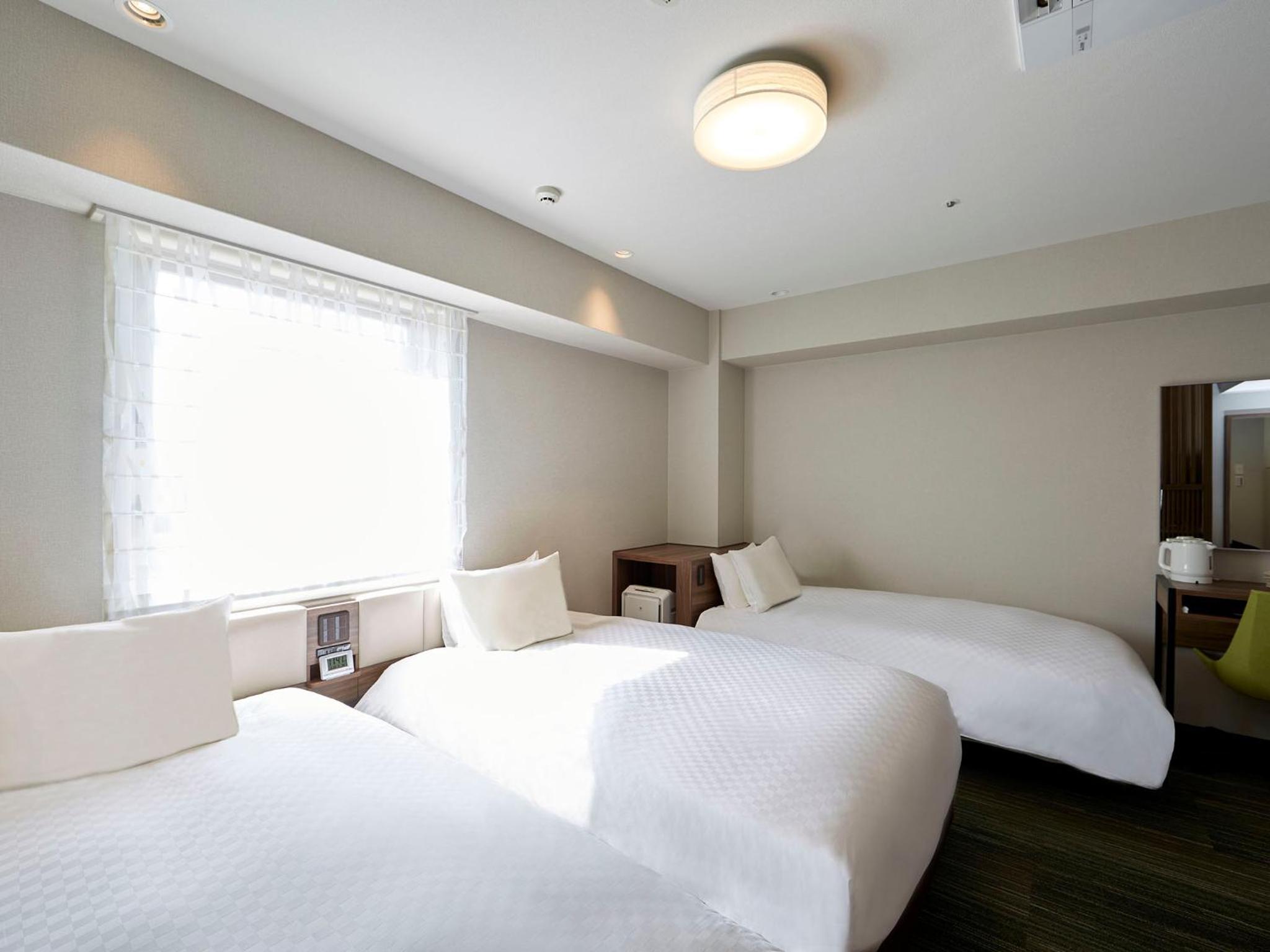 Triple Room - Non-Smoking photo 3