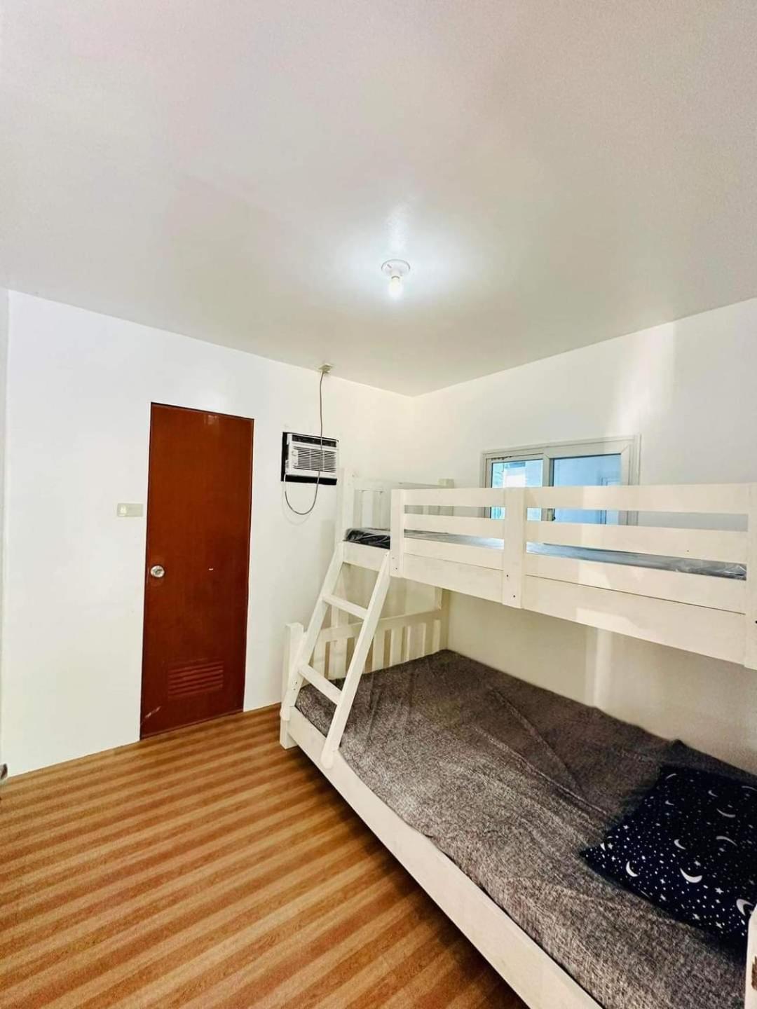 Triple Room with Private Bathroom photo 3