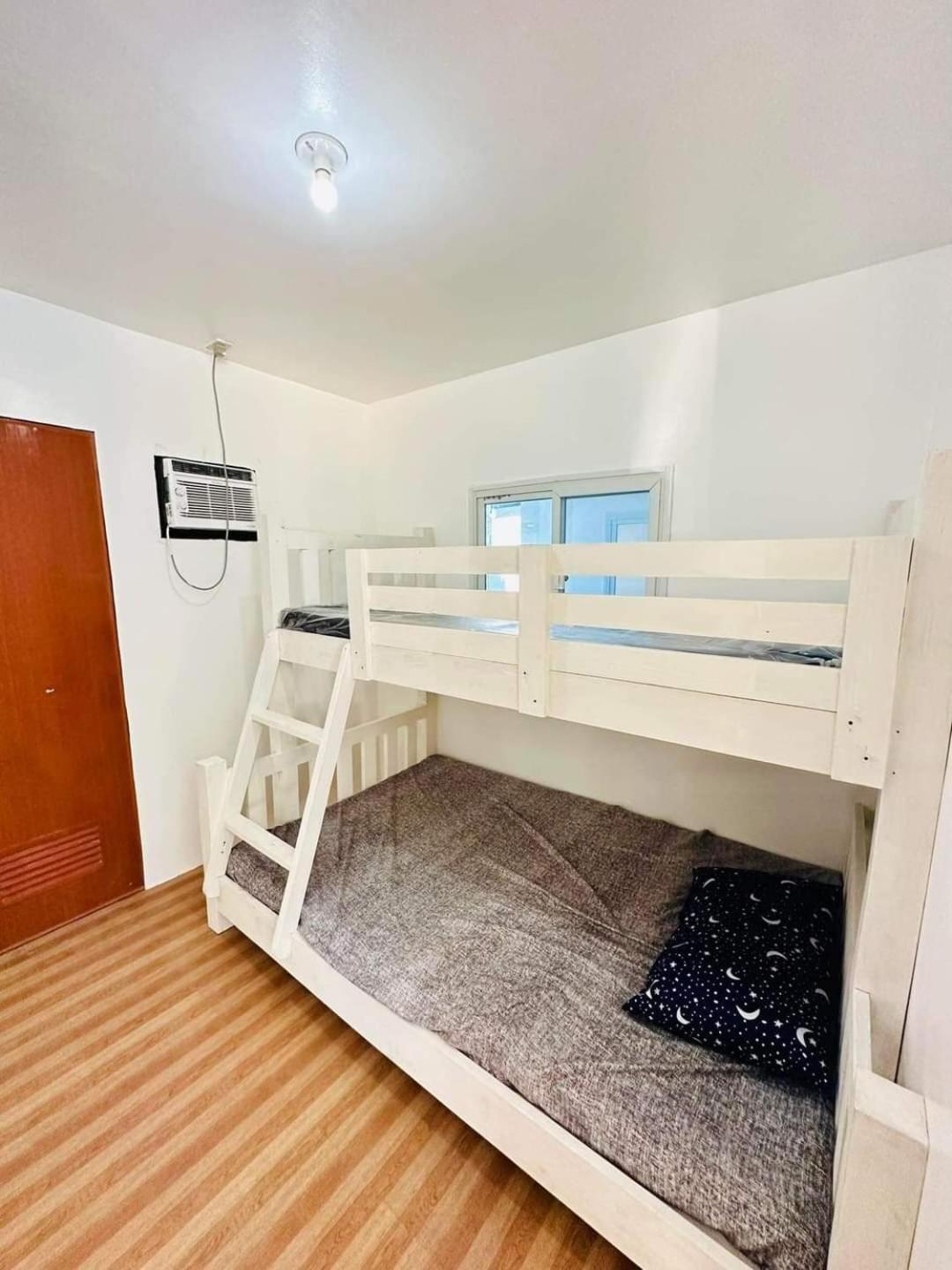 Triple Room with Private Bathroom photo 2