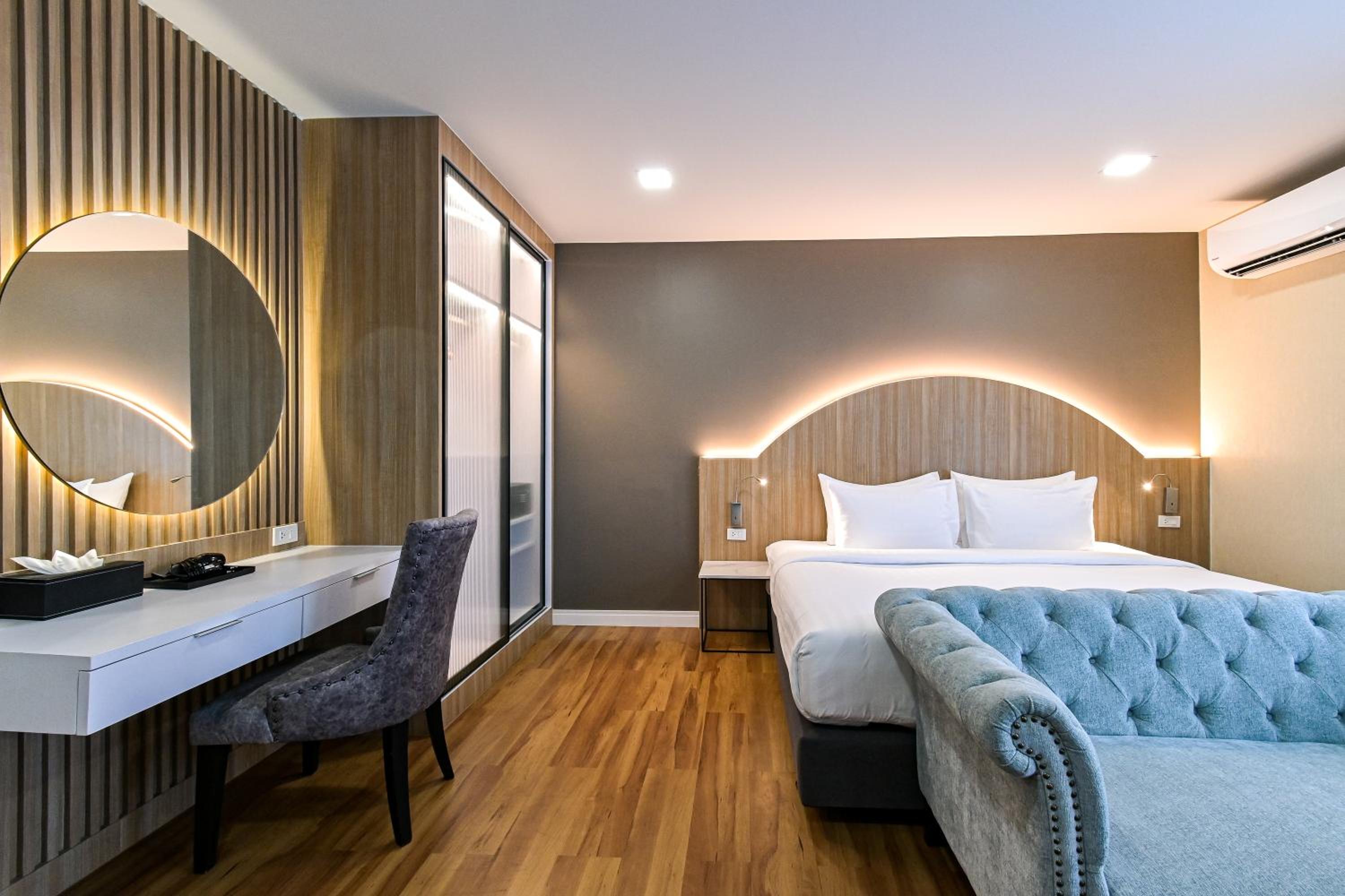 Deluxe King Room photo 1