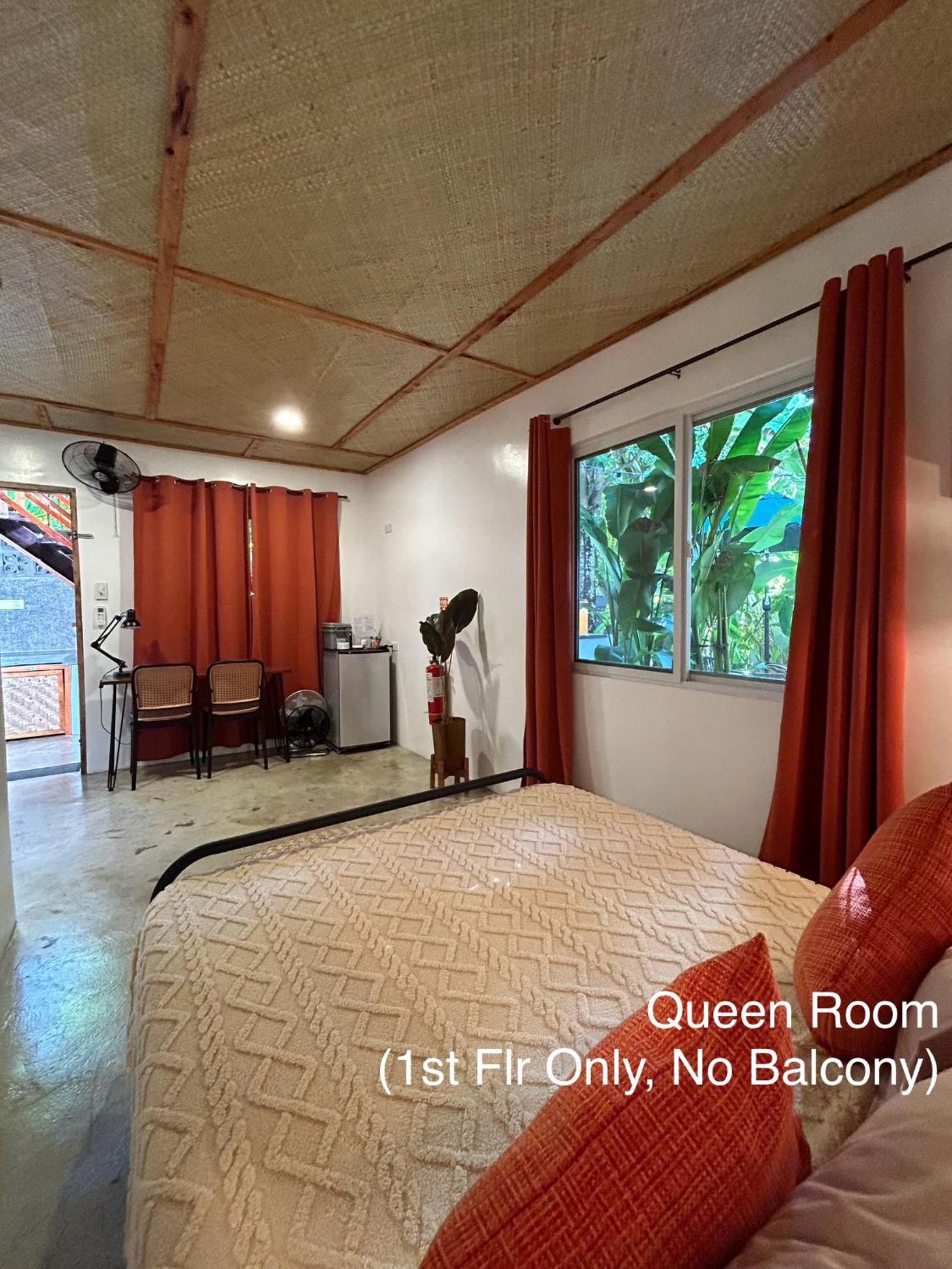 Queen Room photo 2
