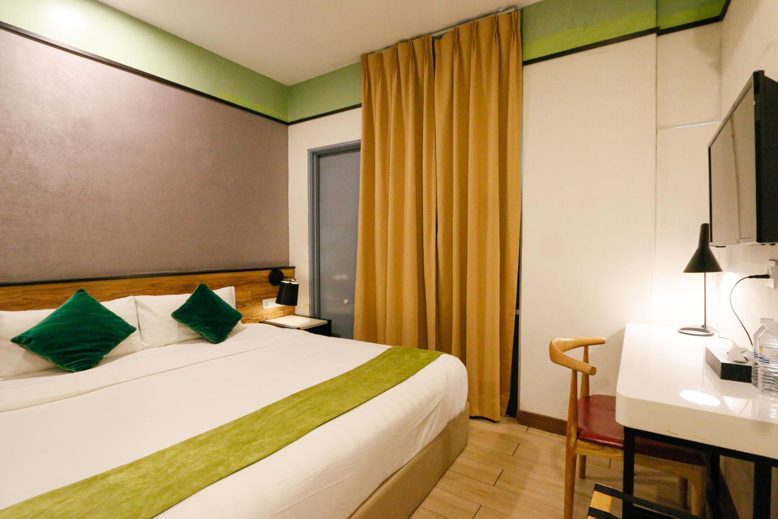 Standard King Room photo 2