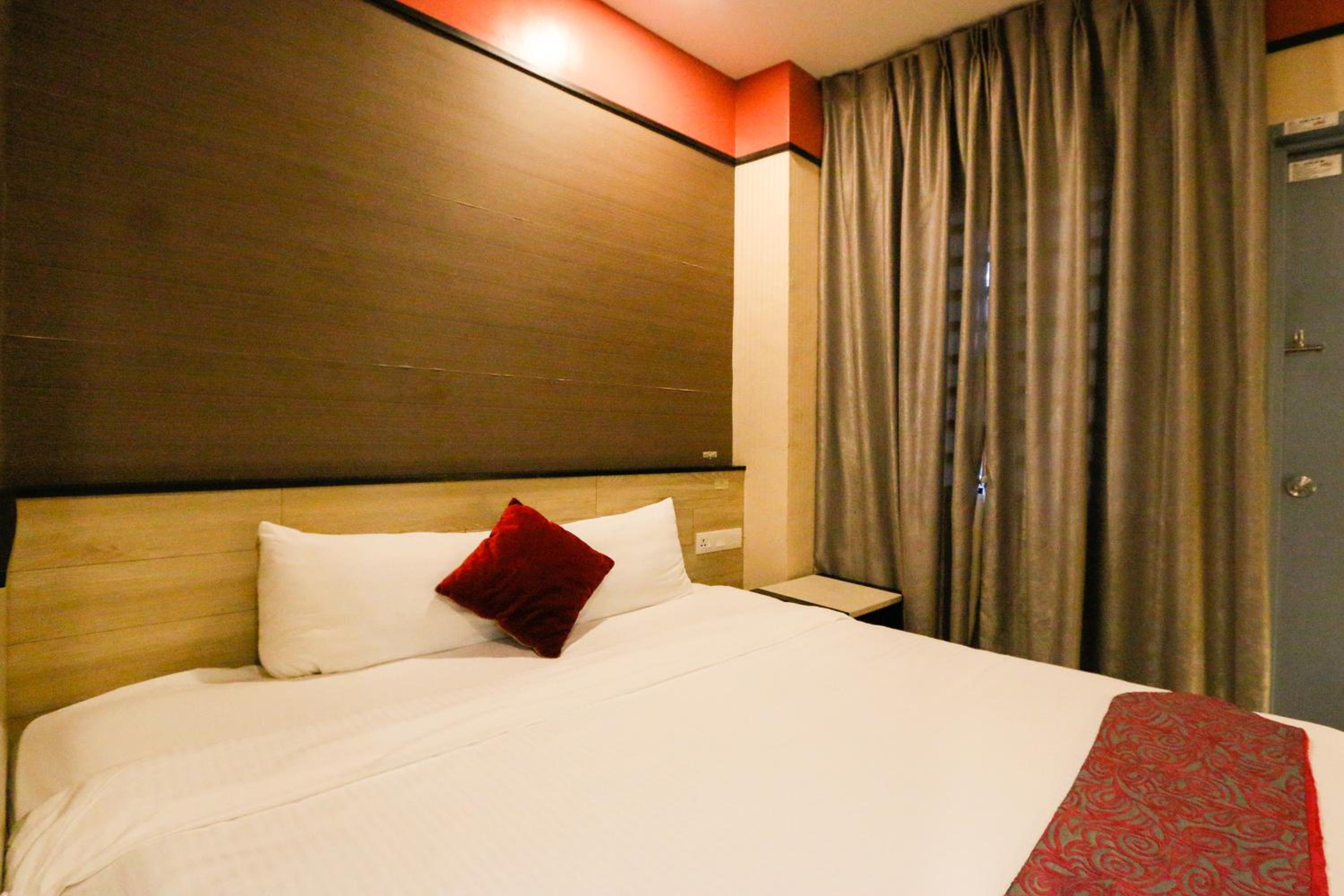 Deluxe King Room photo 3