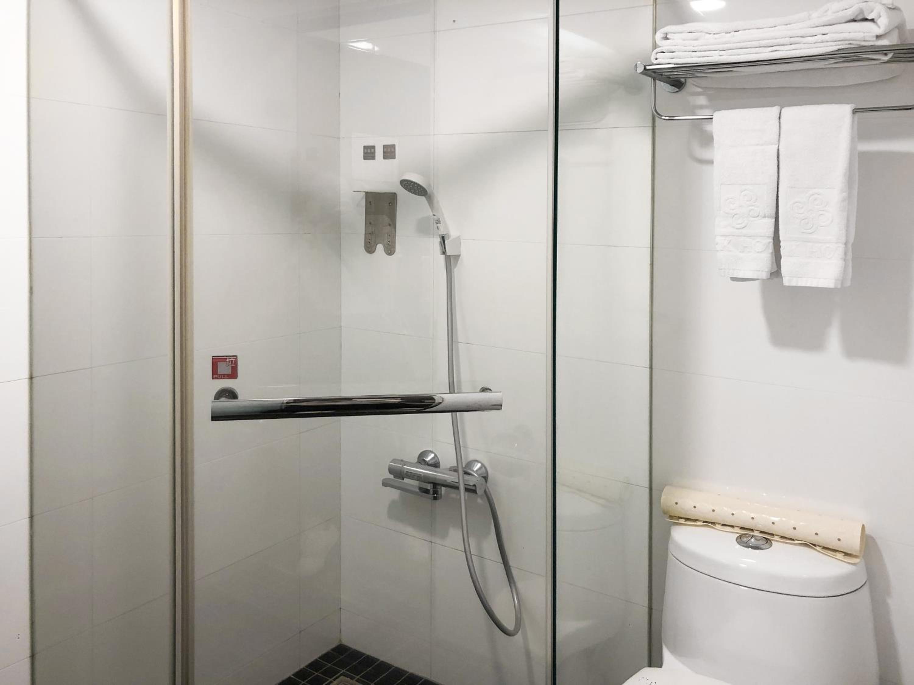 Standard Double Room - No Window photo 2