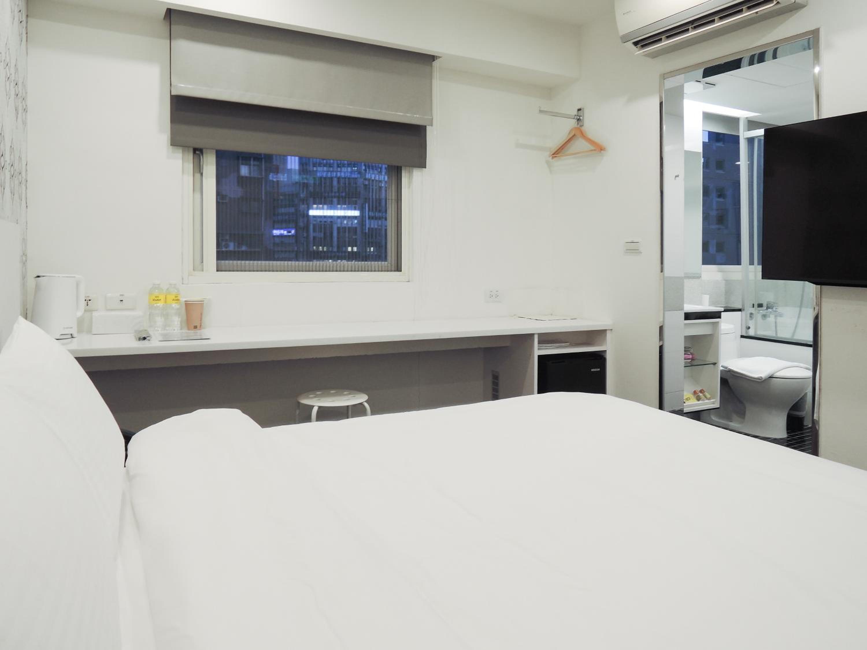Deluxe Double Room with Bathtub photo 3