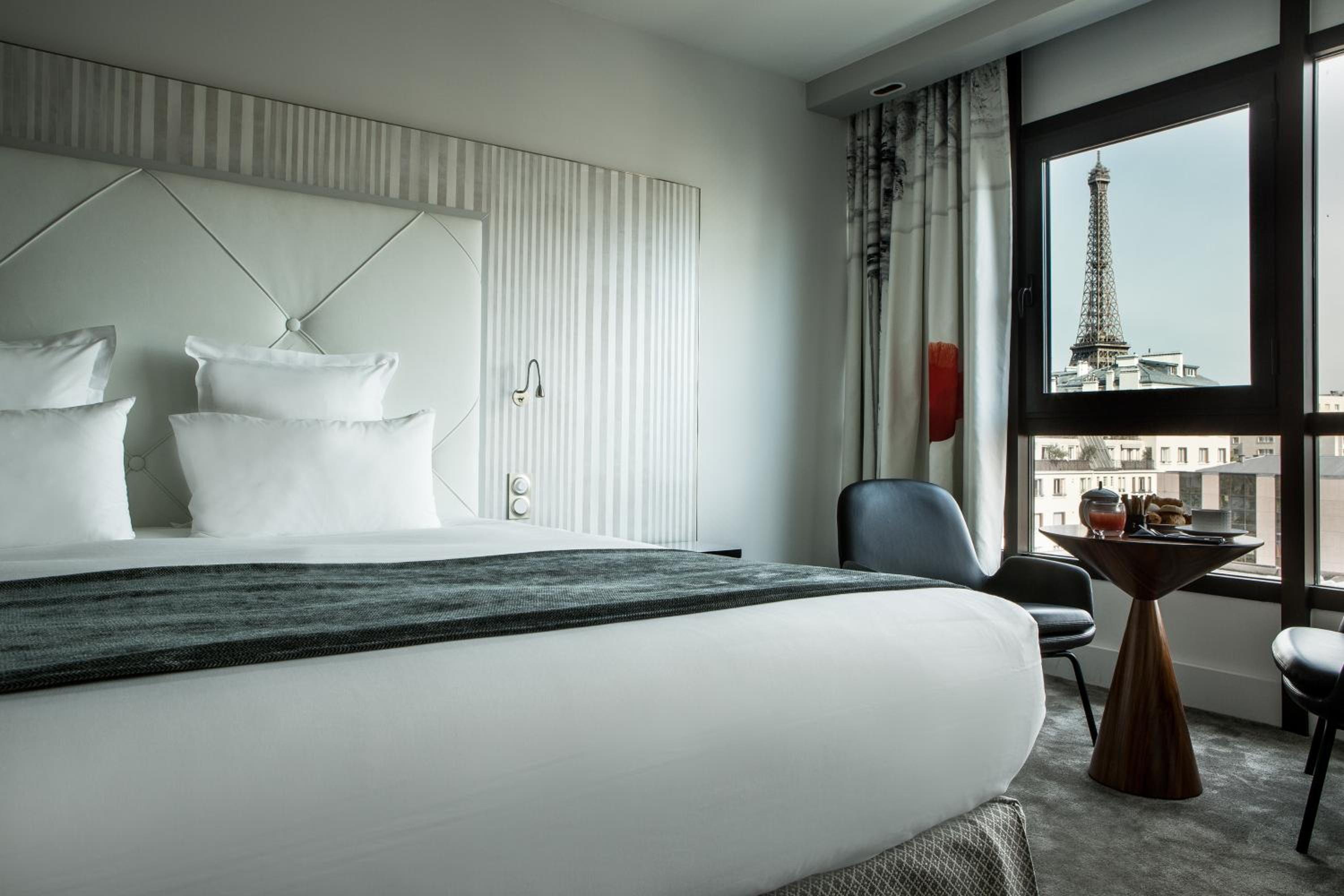 Junior Suite with Eiffel Tower View photo 3