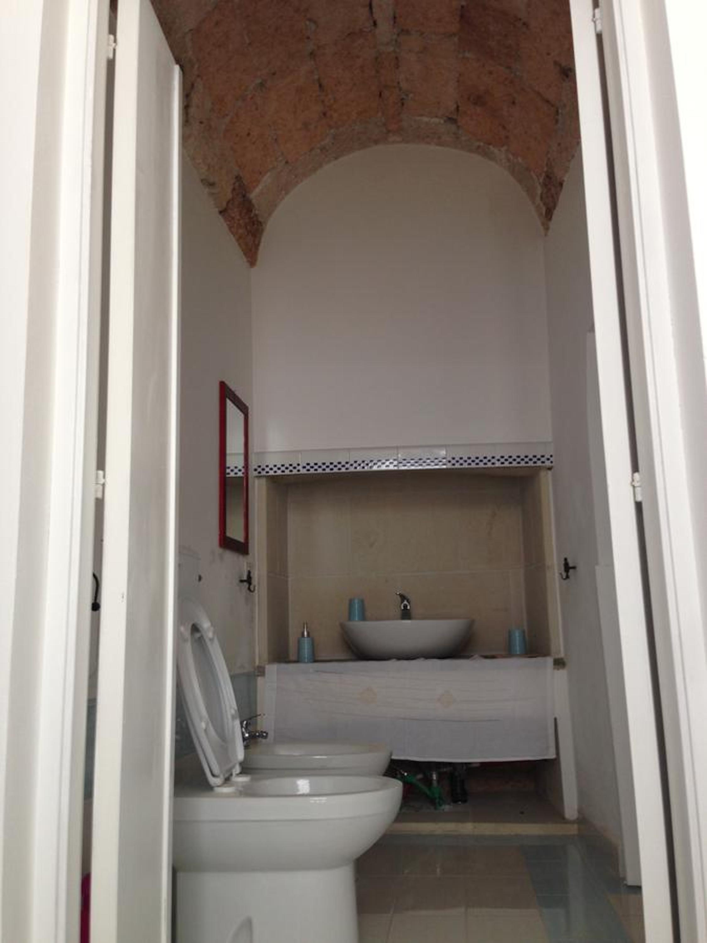 Quadruple Room with Private Bathroom - Photo 22