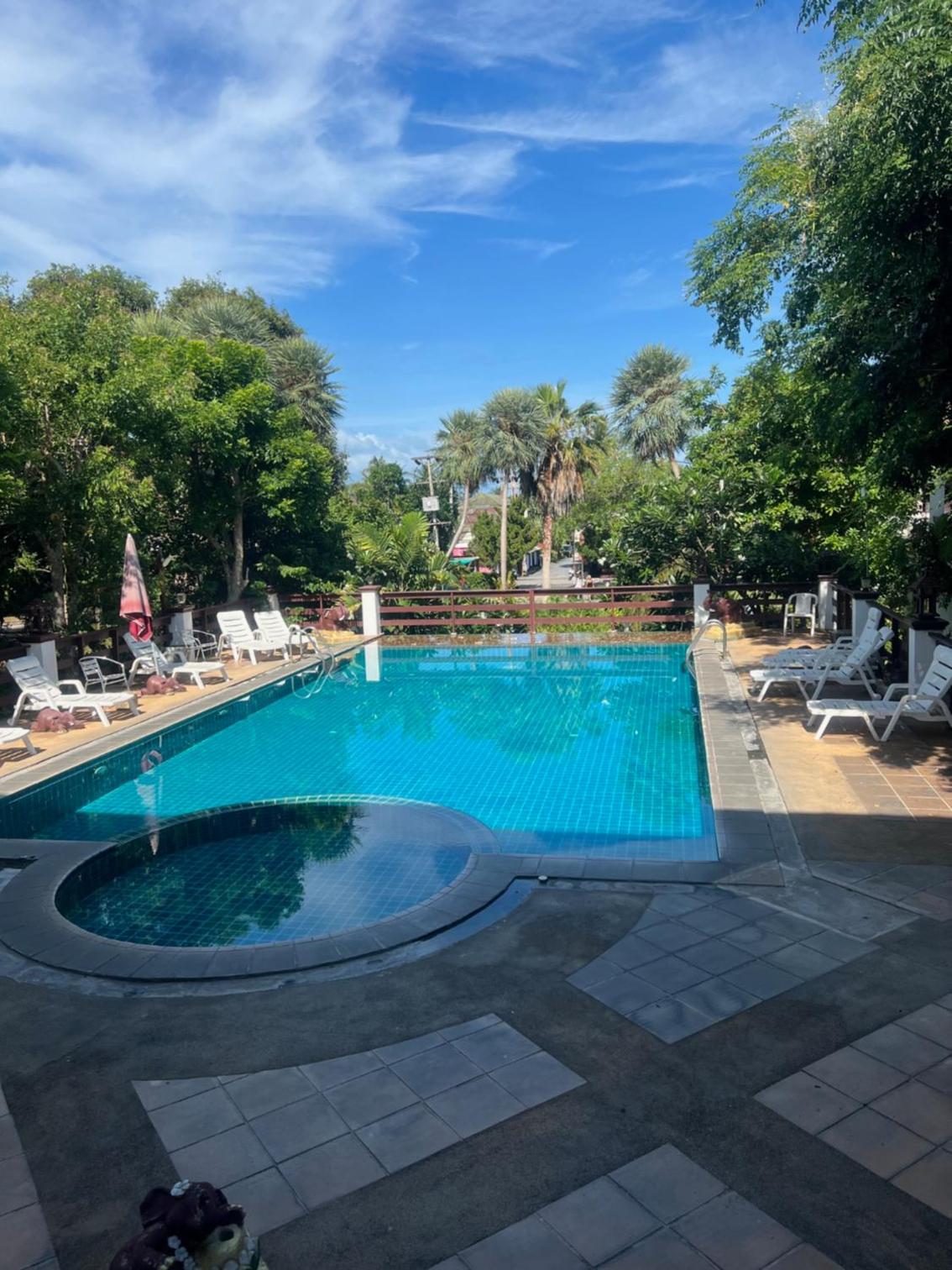 Double Room with Pool View - Photo 3