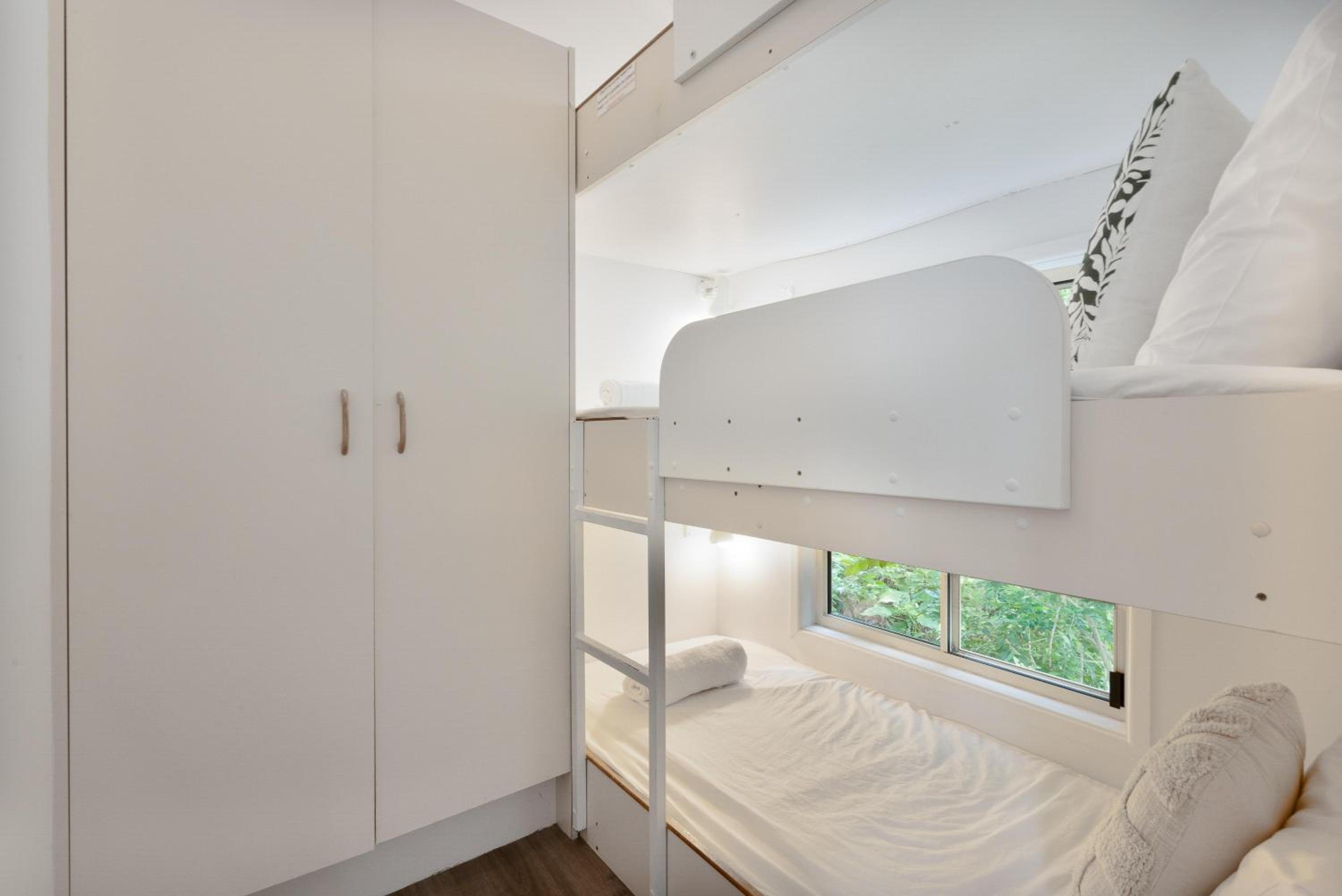 Standard One-Bedroom Cabin - Photo 4