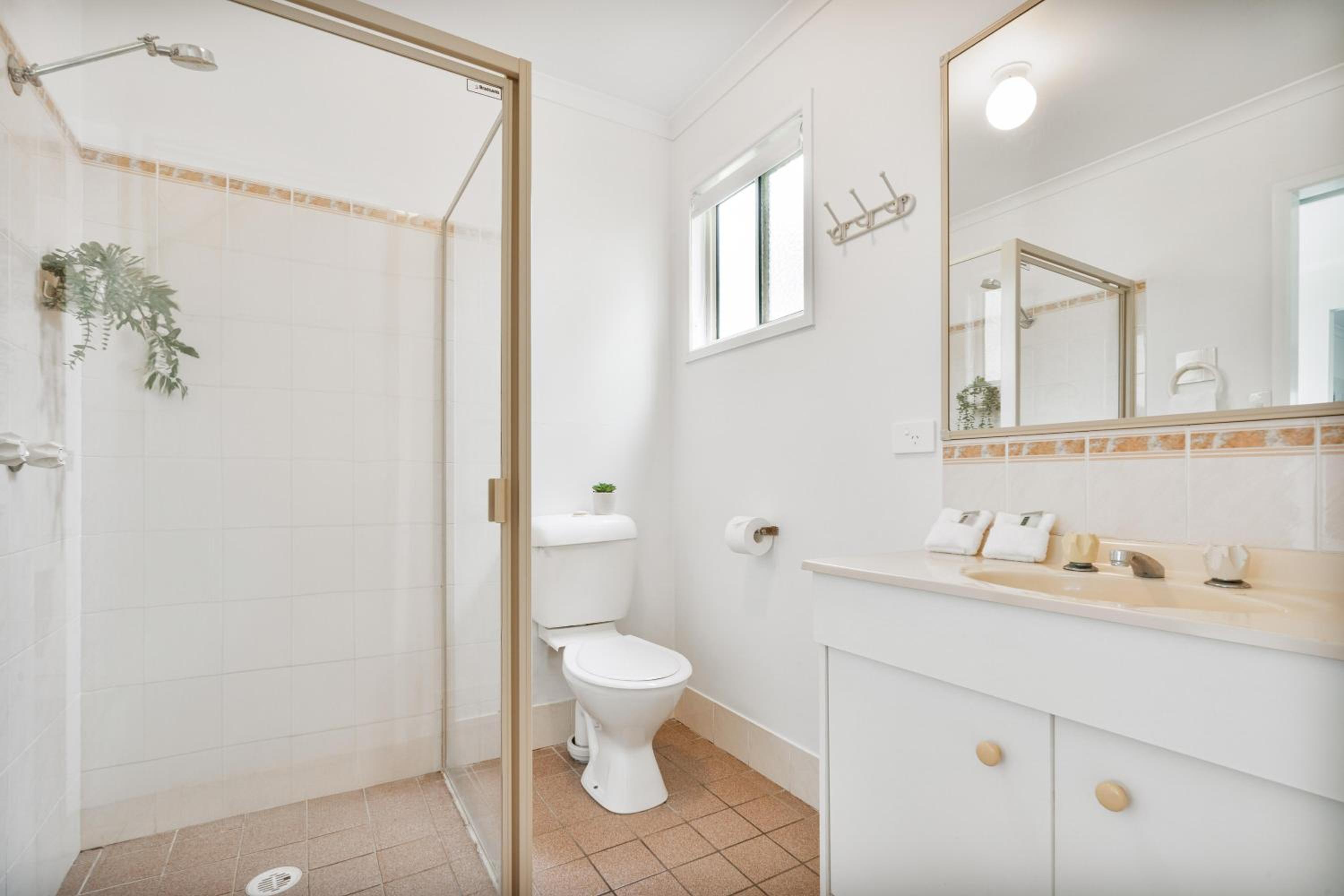Standard One-Bedroom Cabin - Photo 2