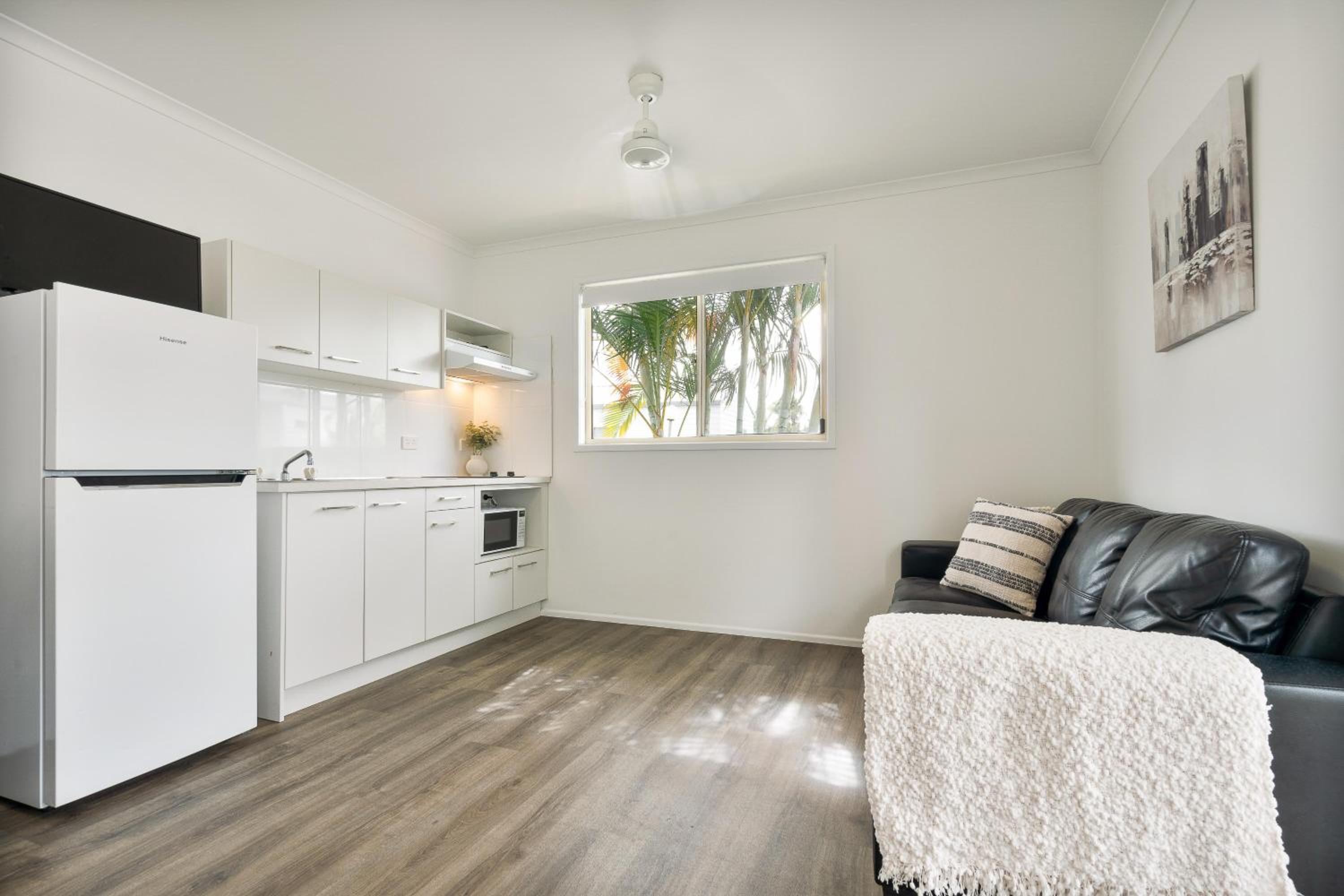 Standard One-Bedroom Cabin - Photo 6