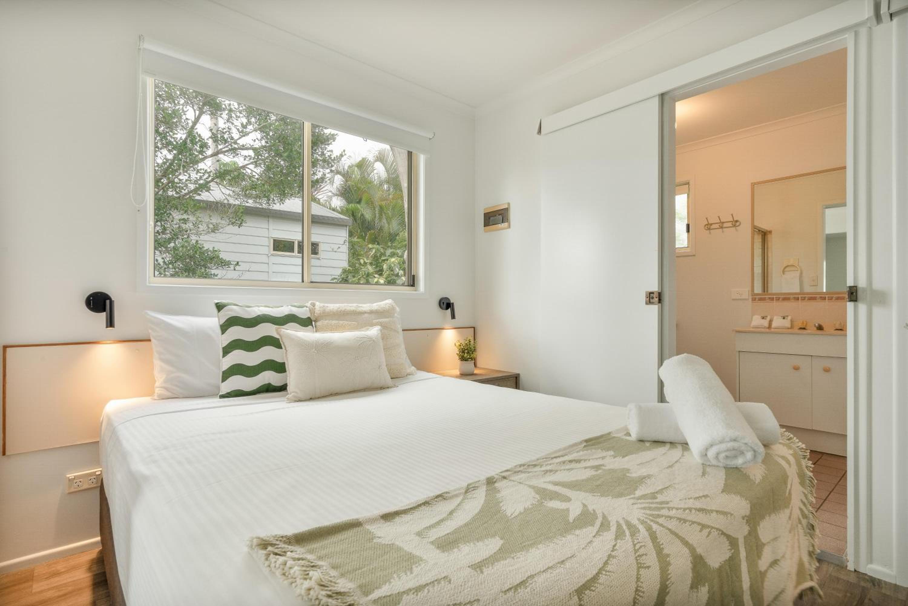 Standard One-Bedroom Cabin - Photo 7