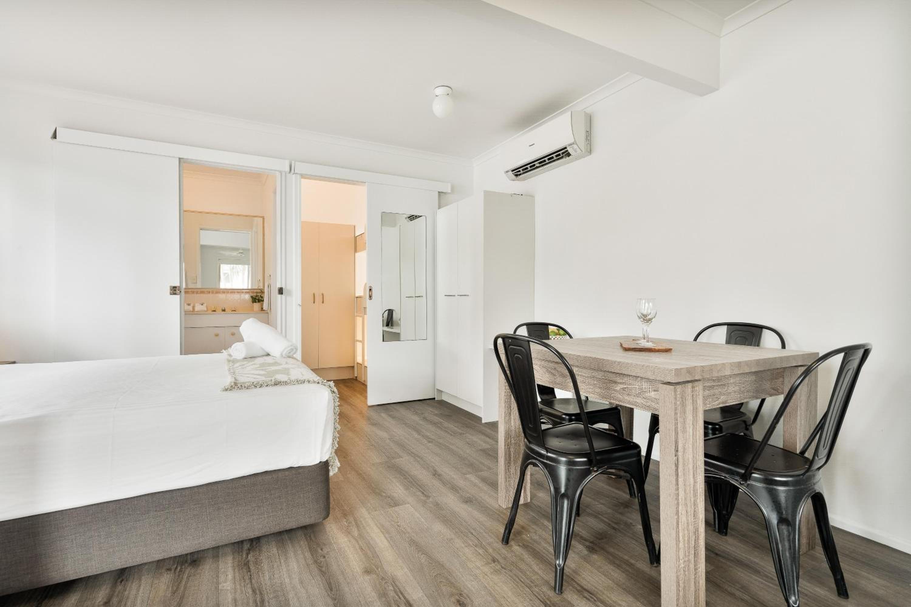Standard One-Bedroom Cabin - Photo 1