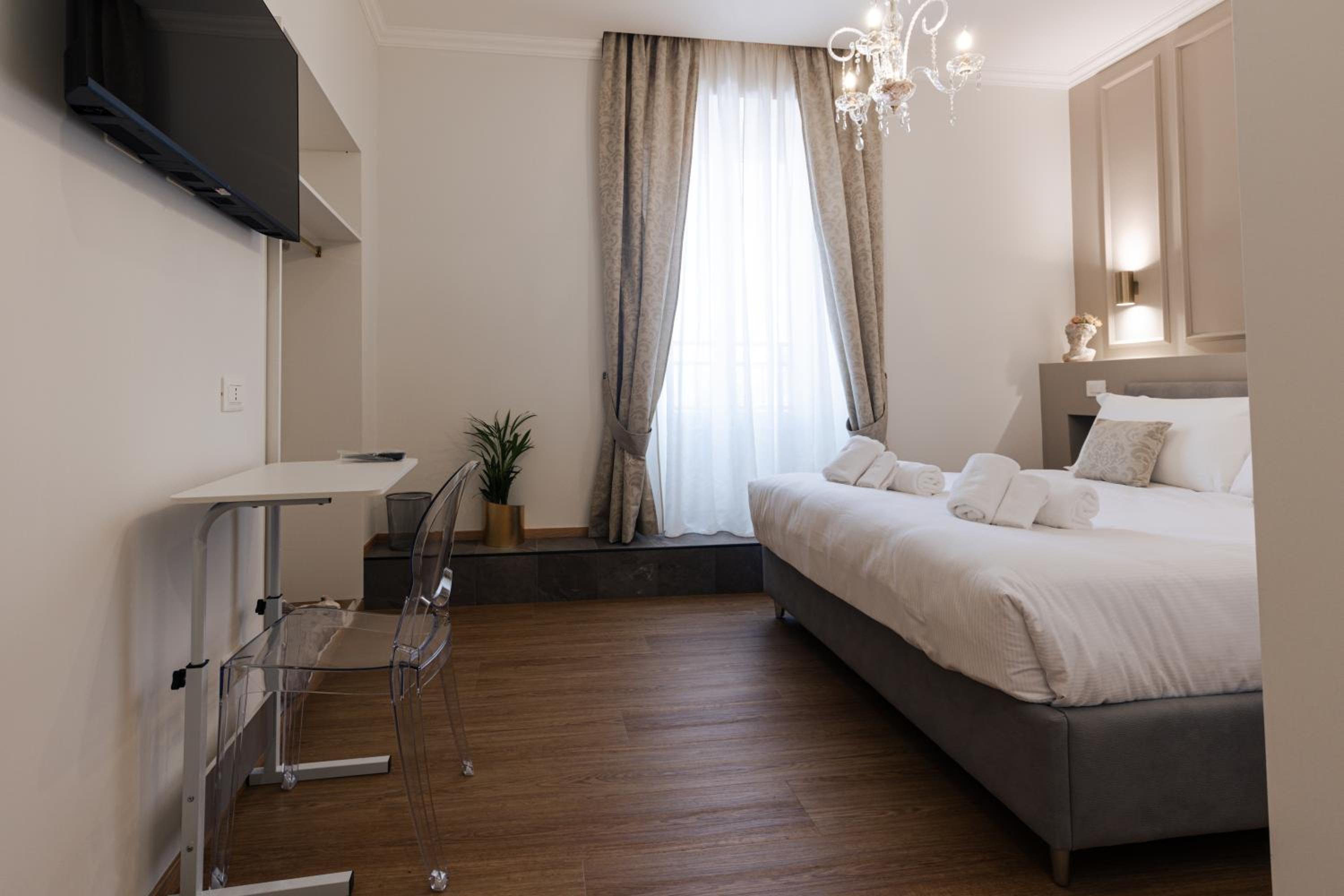 Standard King Room photo 1